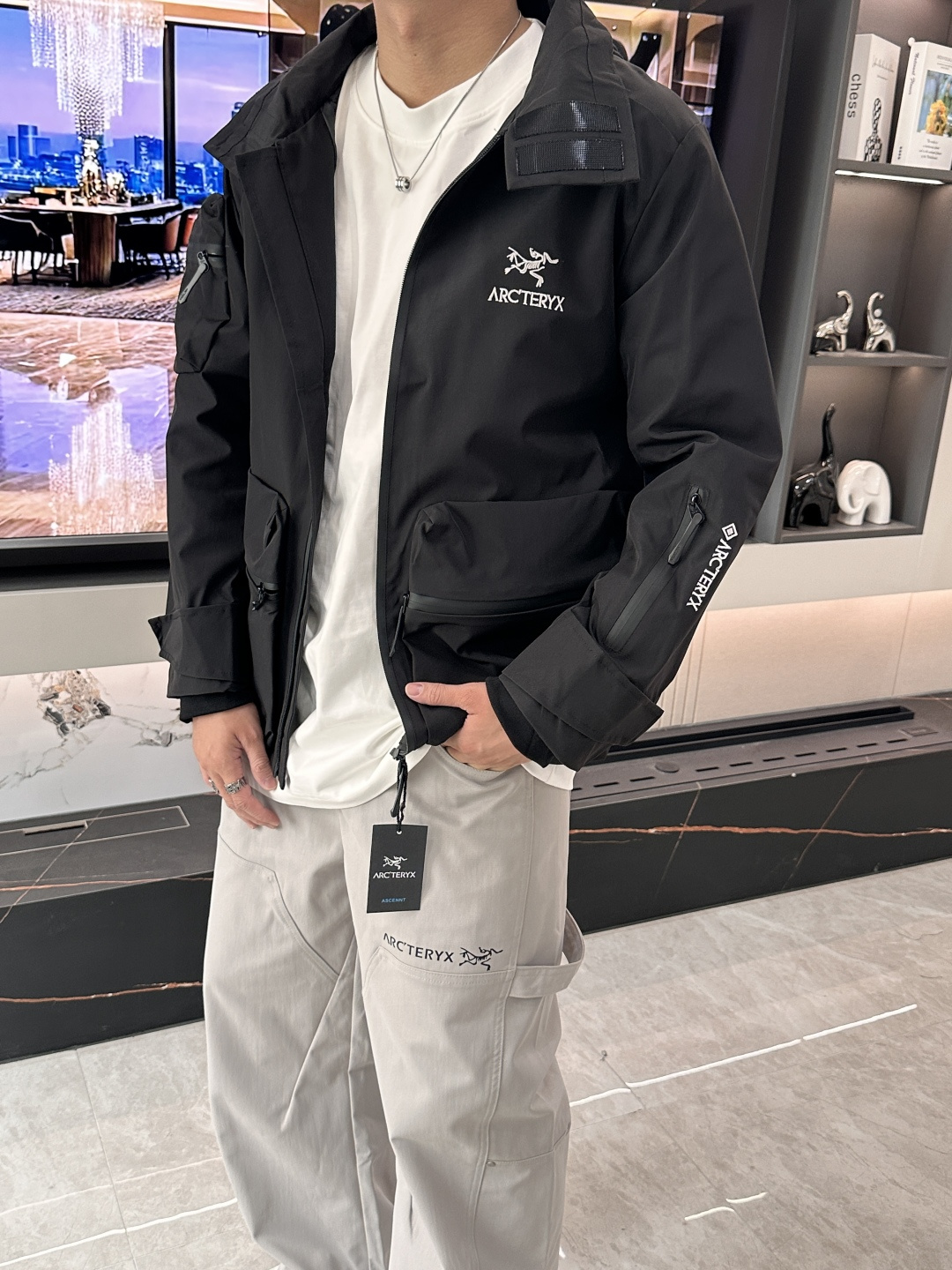 NO:568923,Arc'teryx official website of the same style, complete with three labels, on sale in advance. 2025ss new men's jackets and jackets for autumn and winter, complete with three labels, high-end version of the original order. Custom-made fabrics at the counter. Highly breathable and comfortable, impeccable details, brand element design concept, reflecting high quality. Delicate and soft feel. Casual tailoring, awesome upper body. Size M～3XL,,arc'teryx,jackets & coats,jackets & coats,alexander wang19860909始祖鸟 官网同款,三标齐全,提前发售 2025ss秋冬新款男士夹克外套,原单三标齐全高端版本 专柜定制面料 透气舒适度高,细节无可挑剔,品牌元素设计理念,体现高品质.手感细腻柔软 呈现休闲裁剪,上身版型超赞 码数M～3XL,,arc'teryx,jackets & coats,jackets & coats,alexander wang,Men's clothing