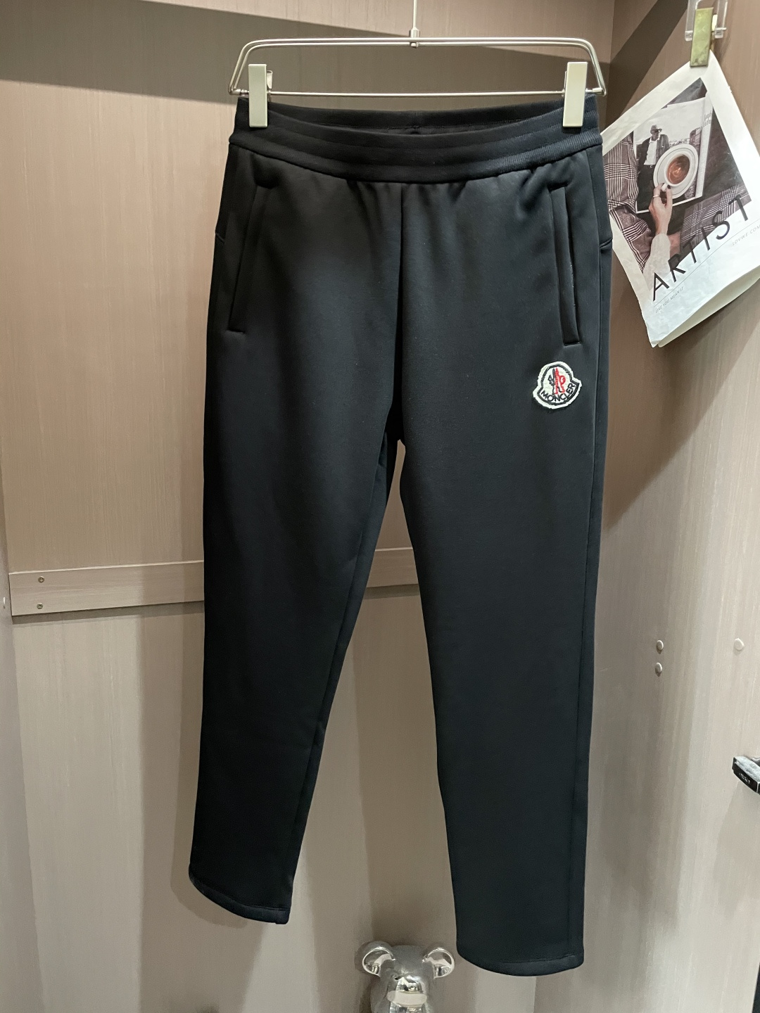 蒙口 2025秋冬最新休闲裤 潮人必备 版型超赞，能很好的修复各种腿型，非常个性！柔软排汗，舒适度极高。