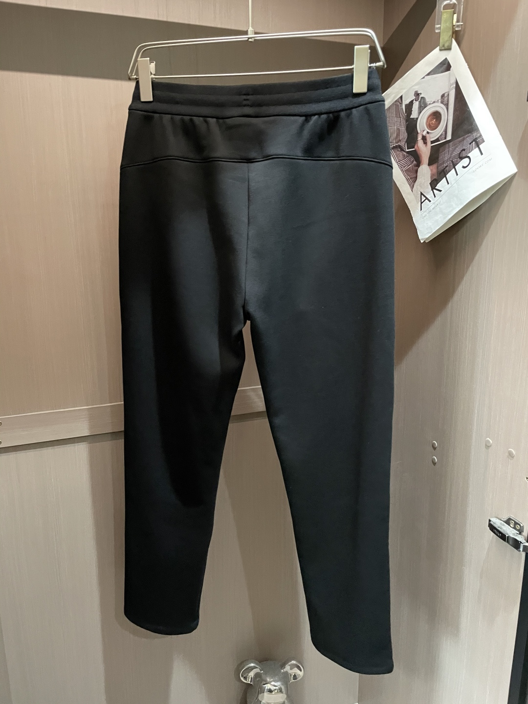 蒙口 2025秋冬最新休闲裤 潮人必备 版型超赞，能很好的修复各种腿型，非常个性！柔软排汗，舒适度极高。