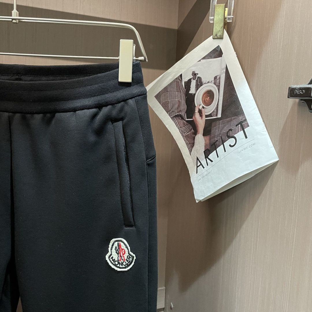 蒙口 2025秋冬最新休闲裤 潮人必备 版型超赞，能很好的修复各种腿型，非常个性！柔软排汗，舒适度极高。