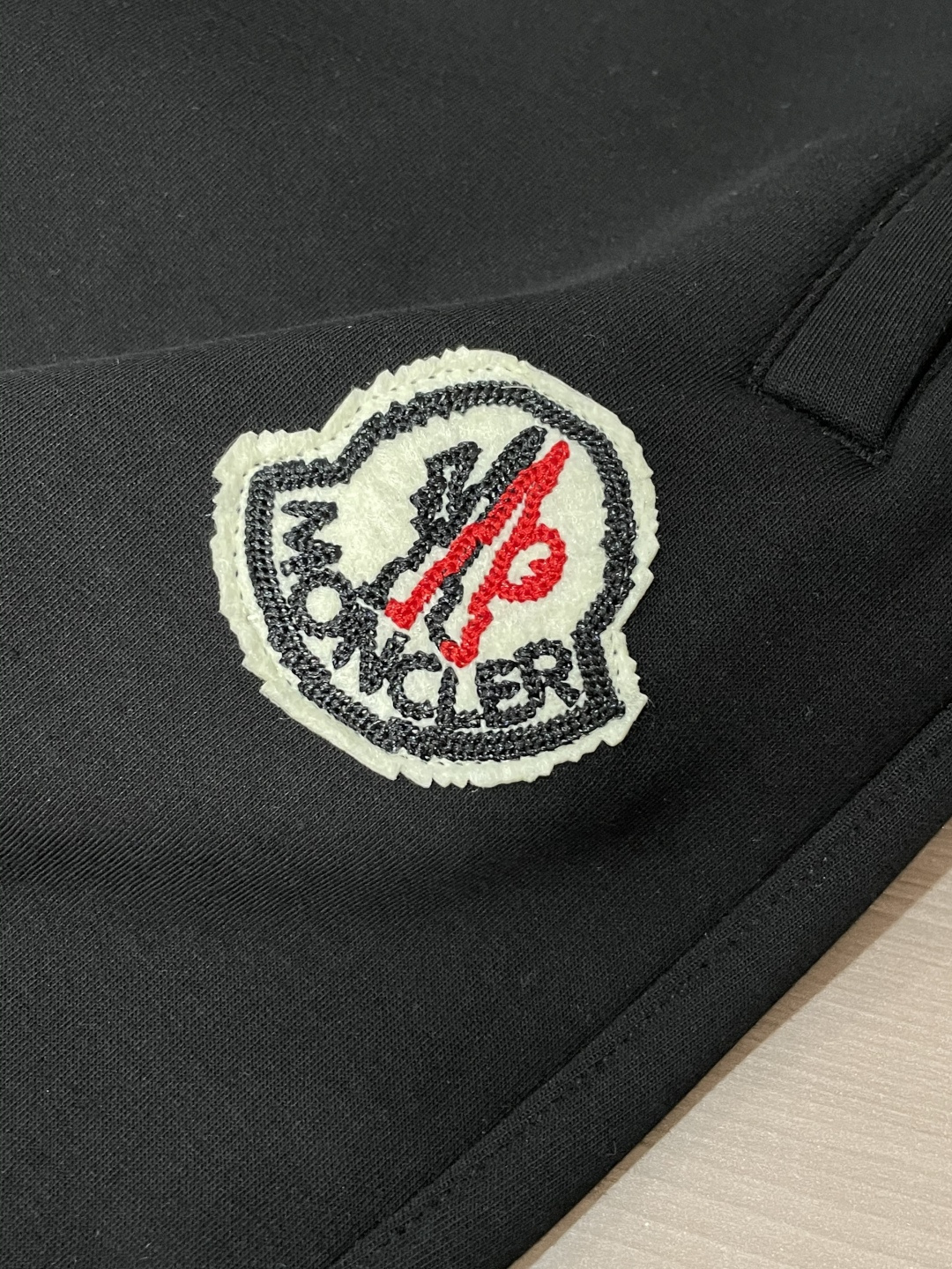 蒙口 2025秋冬最新休闲裤 潮人必备 版型超赞，能很好的修复各种腿型，非常个性！柔软排汗，舒适度极高。