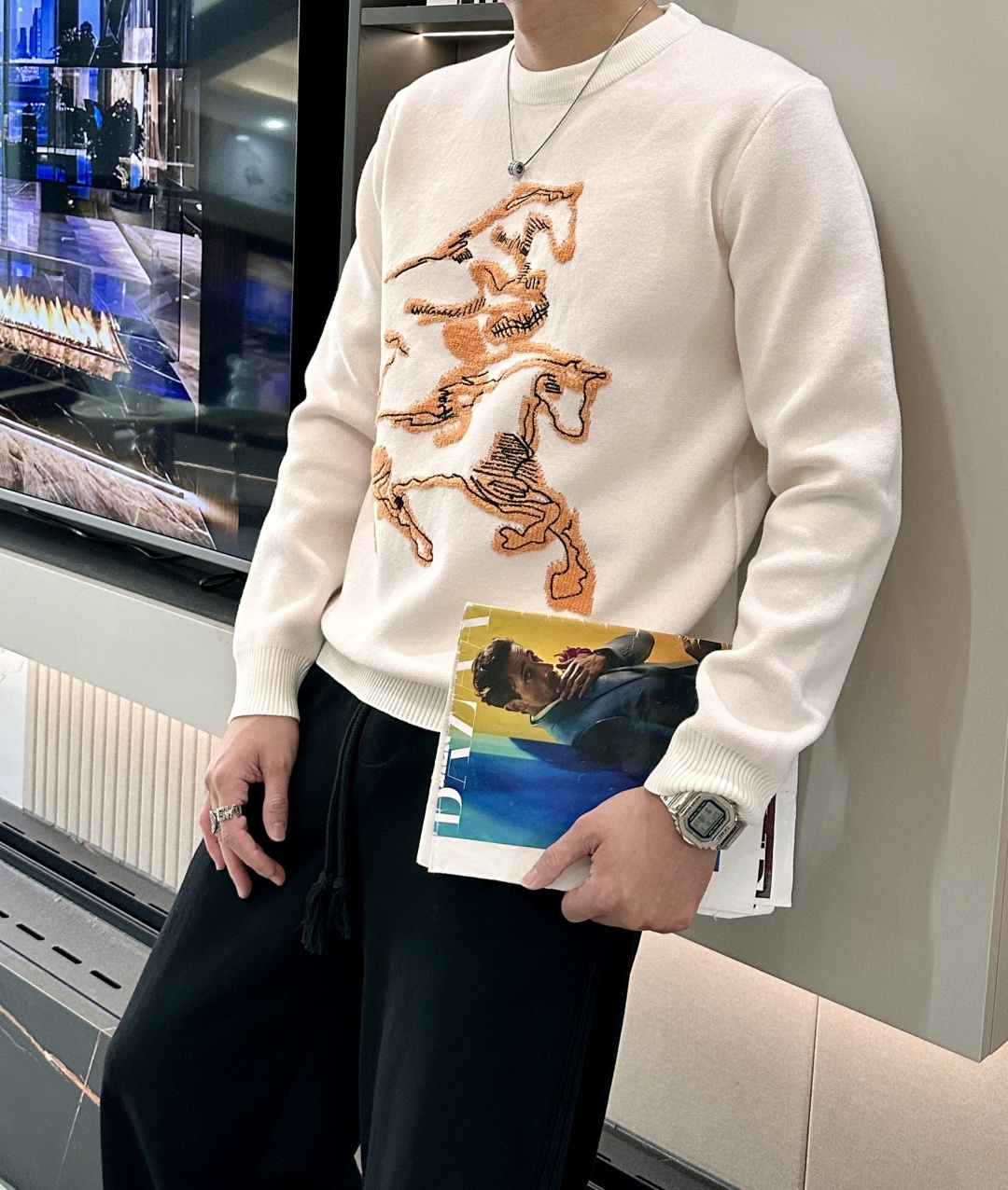 NO:571816,H 2025 Autumn and Winter, high-end customization, full of urban style, classic, simple and elegant round neck base knitted sweater. Made of imported wool blended fabric, soft and delicate. A basic base base is indispensable in men's wardrobe. It can be used to match various clothes anytime and anywhere to meet your daily needs. The design of the clothes is very simple, dear friends, hurry up and get it!  Size M-XXXL,,sweaters,alexander wang19860909H 2025秋冬 高级定制 都市风十足 经典简约大气圆领打底针织毛衣. 采用进口羊毛混纺面料 柔软细腻 男人的衣柜都少不了基础打底 随时随地都可以拿来搭配各种服饰 满足您日常生活需求 .衣服设计非常的简洁 , 亲们赶紧入手！ 尺码M-XXXL,,sweaters,alexander wang,Men's clothing