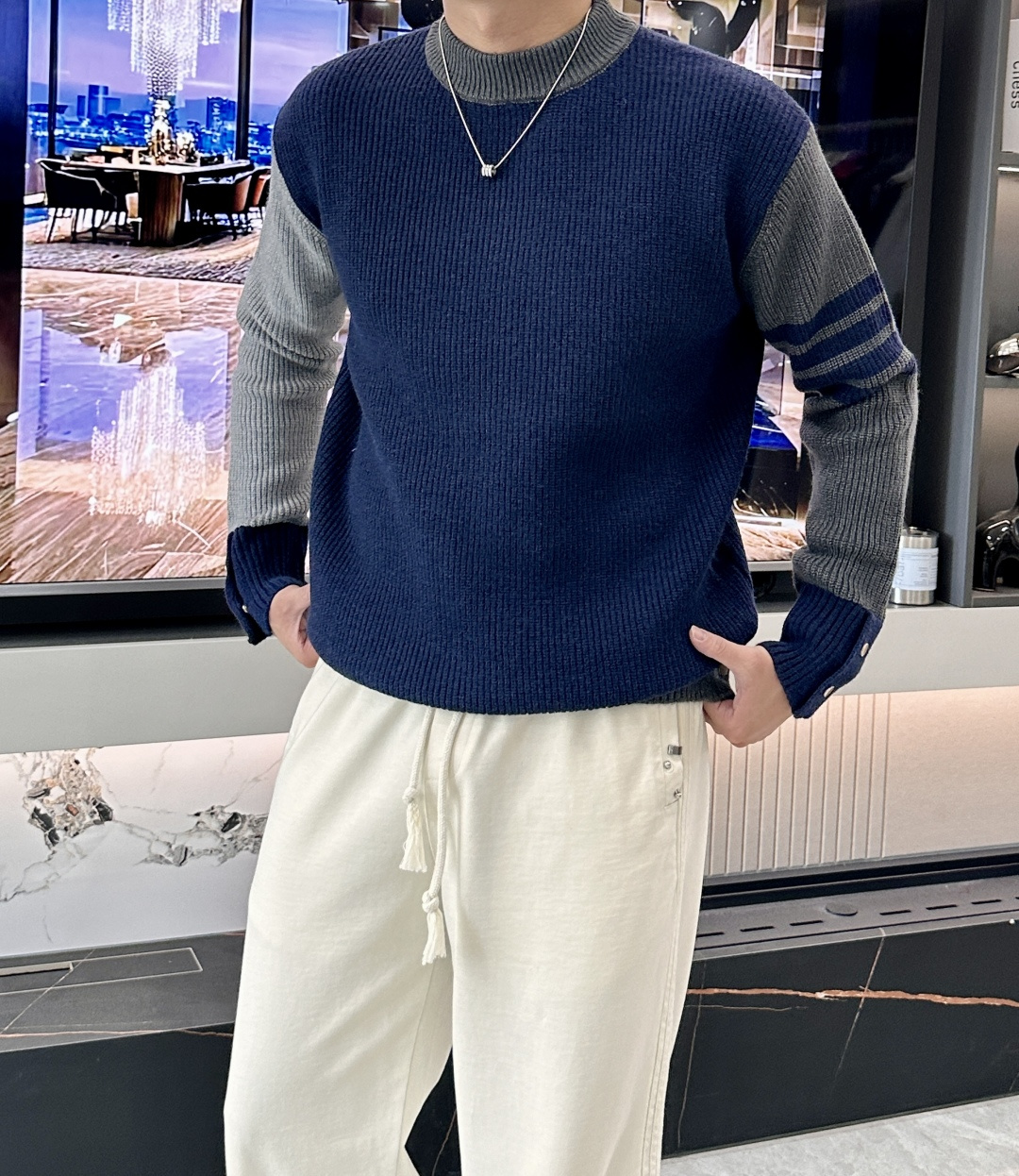 NO:571818,TB 2025 Autumn and Winter, high-end customization, full of urban style, classic, simple and elegant round neck base knitted sweater. Made of imported wool blended fabric, soft and delicate. A basic base base is indispensable in men's wardrobe. It can be used to match various clothes anytime and anywhere to meet your daily needs. The design of the clothes is very simple, dear friends, hurry up and get it!  Size M-XXXL,,sweaters,alexander wang19860909TB 2025秋冬 高级定制 都市风十足 经典简约大气圆领打底针织毛衣. 采用进口羊毛混纺面料 柔软细腻 男人的衣柜都少不了基础打底 随时随地都可以拿来搭配各种服饰 满足您日常生活需求 .衣服设计非常的简洁 , 亲们赶紧入手！ 尺码M-XXXL,,sweaters,alexander wang,Men's clothing