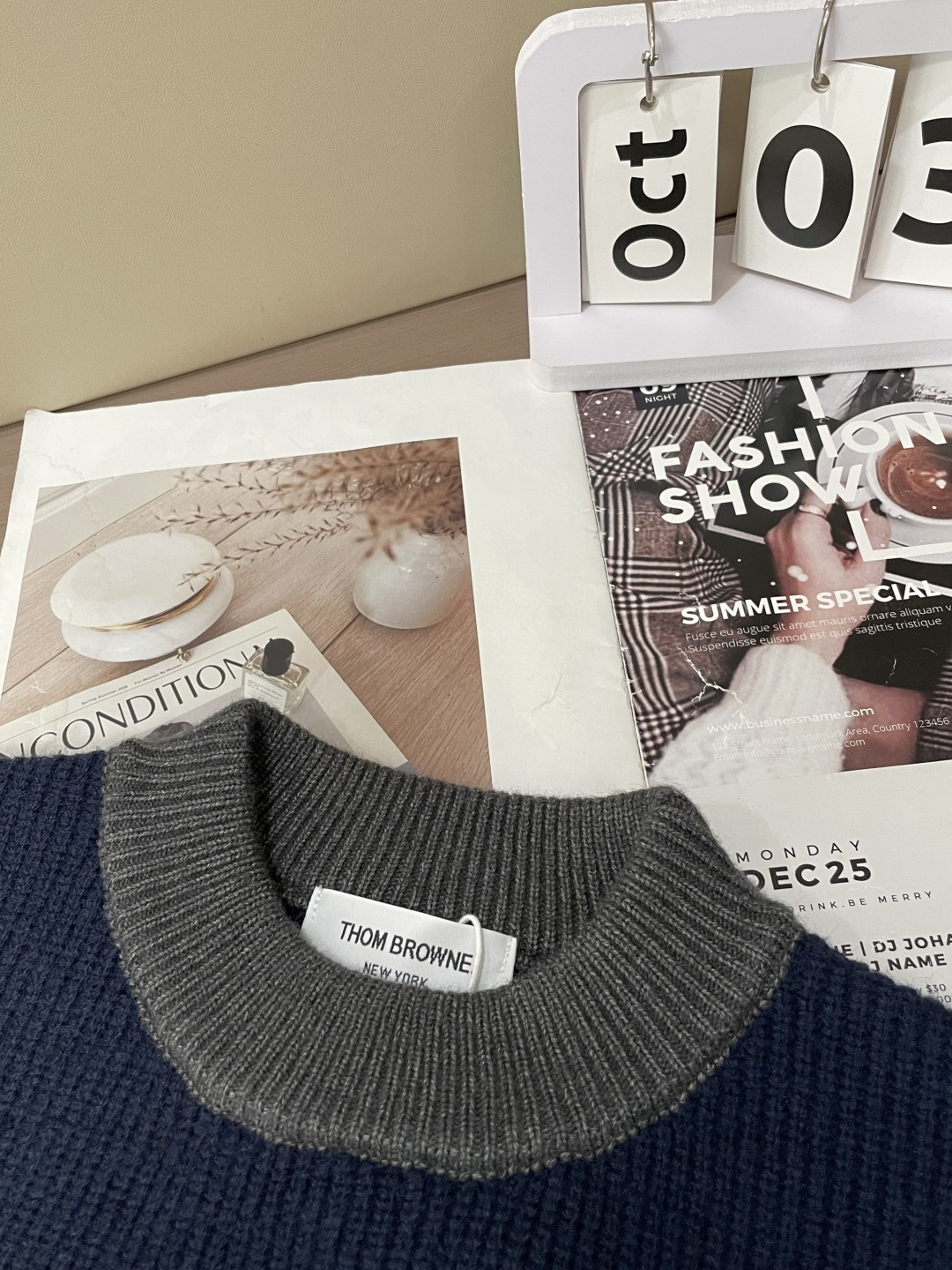 TB 2025秋冬 高级定制 都市风十足 经典简约大气圆领打底针织毛衣。 采用进口羊毛混纺面料 柔软细腻