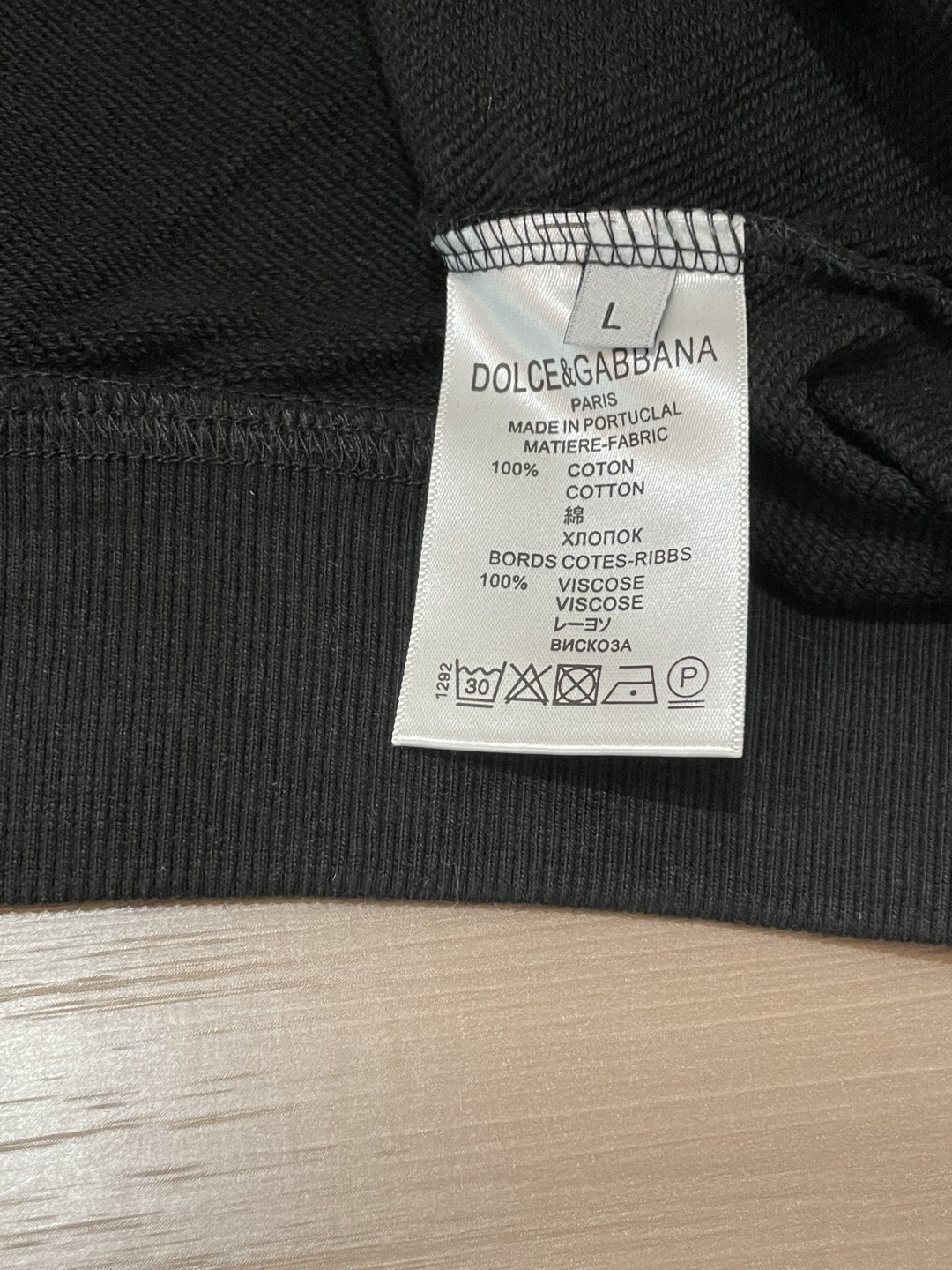 DG /秋冬新品 定制顶级卫衣棉,面料特别有质感,重工刺绣!冬季必备单品,保暖性好。男女通穿,细节到位,版型超赞,上身 DG /秋冬新品 定制顶级卫衣棉,面料特别有质感,重工刺绣!冬季必备单品,保暖性好。男女通穿,细节到位,版型超赞,上身