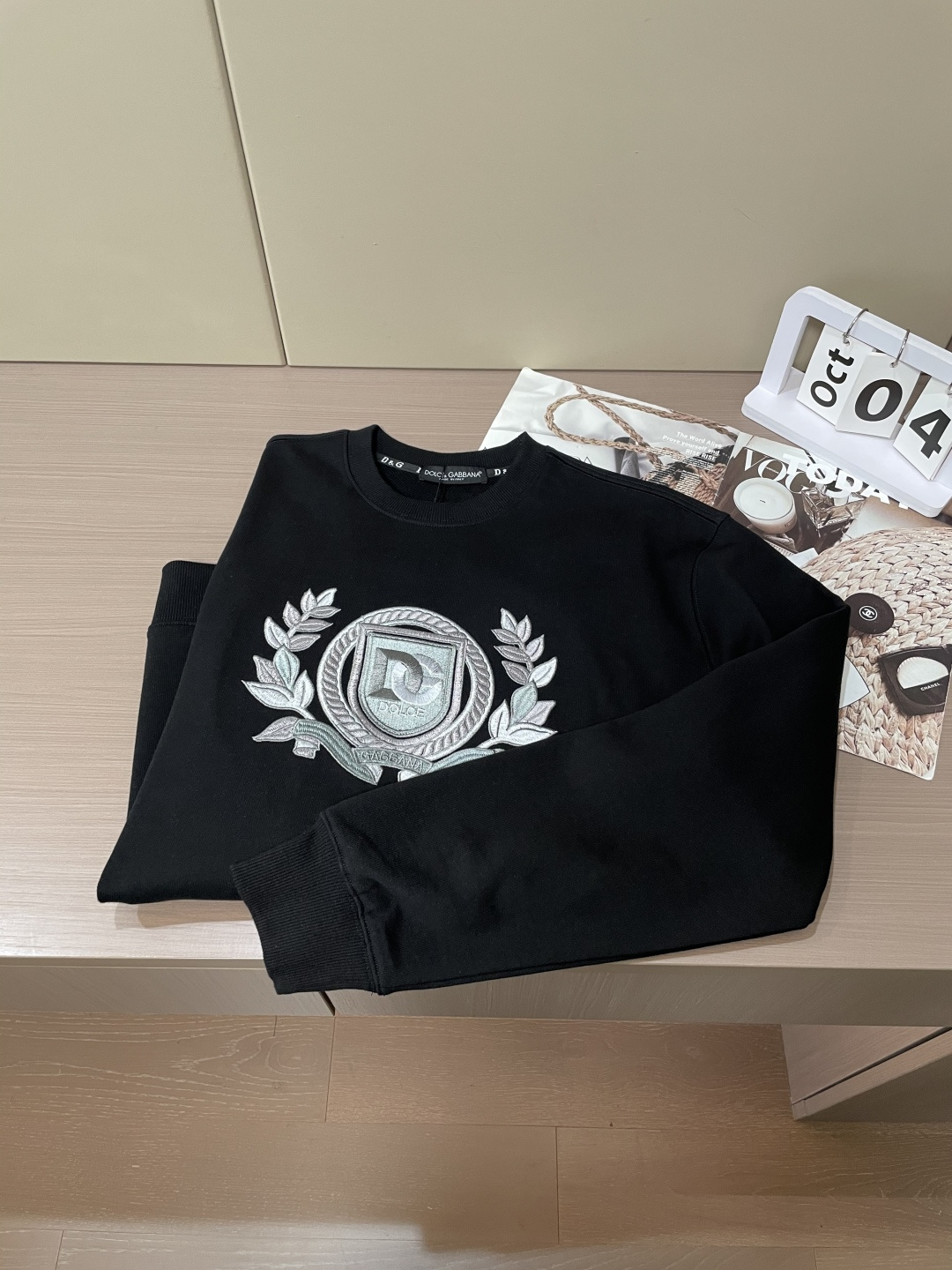 DG /秋冬新品 定制顶级卫衣棉,面料特别有质感,重工刺绣!冬季必备单品,保暖性好。男女通穿,细节到位,版型超赞,上身 DG /秋冬新品 定制顶级卫衣棉,面料特别有质感,重工刺绣!冬季必备单品,保暖性好。男女通穿,细节到位,版型超赞,上身