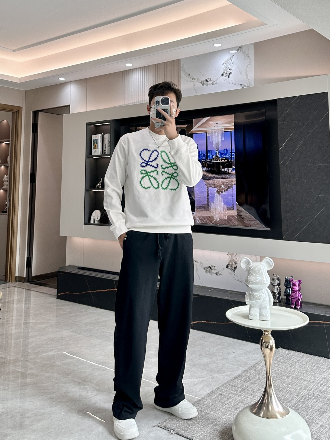 Loewe /秋冬新品 定制顶级卫衣棉,面料特别有质感,重工刺绣!冬季必备单品,保暖性好。男女通穿,细节到位,版型超 Loewe /秋冬新品 定制顶级卫衣棉,面料特别有质感,重工刺绣!冬季必备单品,保暖性好。男女通穿,细节到位,版型超