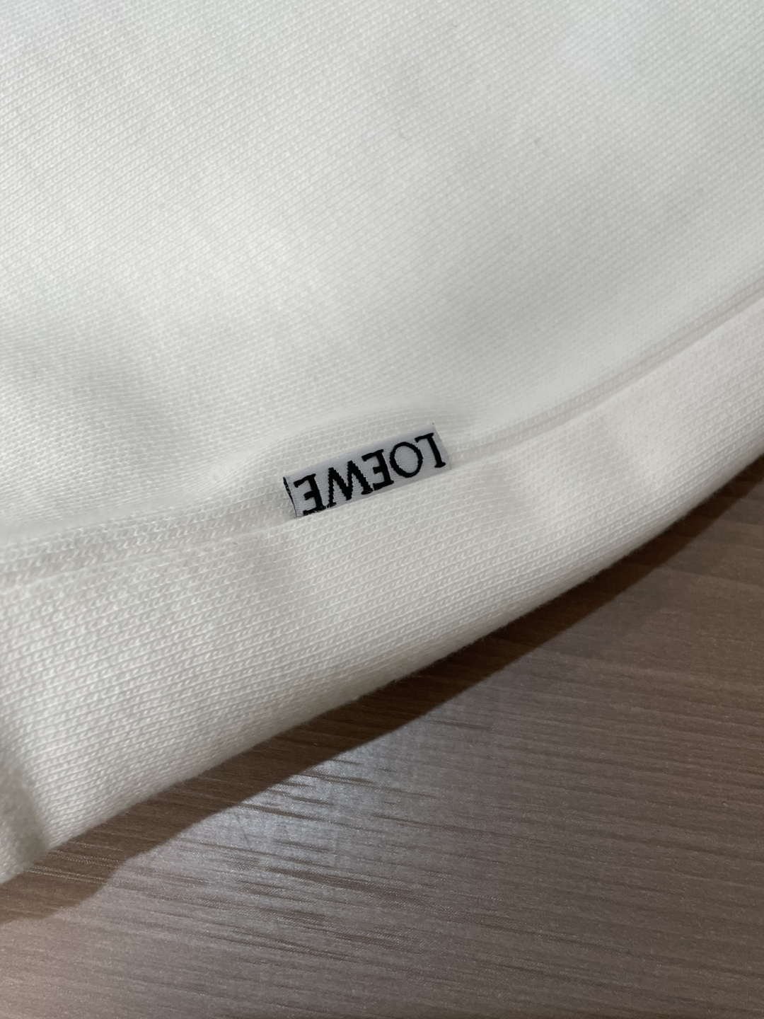 Loewe /秋冬新品 定制顶级卫衣棉,面料特别有质感,重工刺绣!冬季必备单品,保暖性好。男女通穿,细节到位,版型超 Loewe /秋冬新品 定制顶级卫衣棉,面料特别有质感,重工刺绣!冬季必备单品,保暖性好。男女通穿,细节到位,版型超