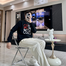Loewe /秋冬新品 定制顶级卫衣棉,面料特别有质感,重工刺绣!冬季必备单品,保暖性好。男女通穿,细节到位,版型超赞 Loewe /秋冬新品 定制顶级卫衣棉,面料特别有质感,重工刺绣!冬季必备单品,保暖性好。男女通穿,细节到位,版型超赞