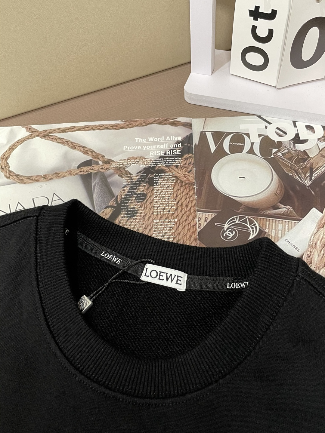 Loewe /秋冬新品 定制顶级卫衣棉,面料特别有质感,重工刺绣!冬季必备单品,保暖性好。男女通穿,细节到位,版型超赞 Loewe /秋冬新品 定制顶级卫衣棉,面料特别有质感,重工刺绣!冬季必备单品,保暖性好。男女通穿,细节到位,版型超赞