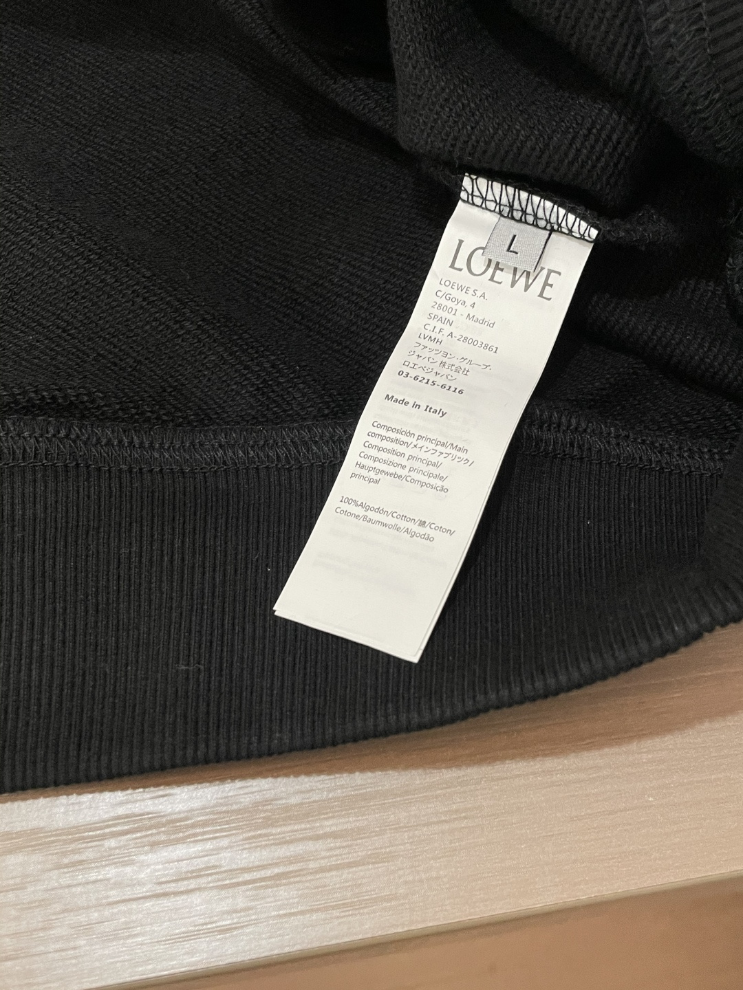 Loewe /秋冬新品 定制顶级卫衣棉,面料特别有质感,重工刺绣!冬季必备单品,保暖性好。男女通穿,细节到位,版型超赞 Loewe /秋冬新品 定制顶级卫衣棉,面料特别有质感,重工刺绣!冬季必备单品,保暖性好。男女通穿,细节到位,版型超赞