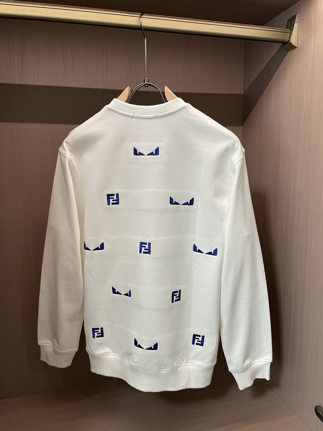 FD /秋冬新品 定制顶级卫衣棉,面料特别有质感,重工刺绣!冬季必备单品,保暖性好。男女通穿,细节到位,版型超赞,上身 FD /秋冬新品 定制顶级卫衣棉,面料特别有质感,重工刺绣!冬季必备单品,保暖性好。男女通穿,细节到位,版型超赞,上身