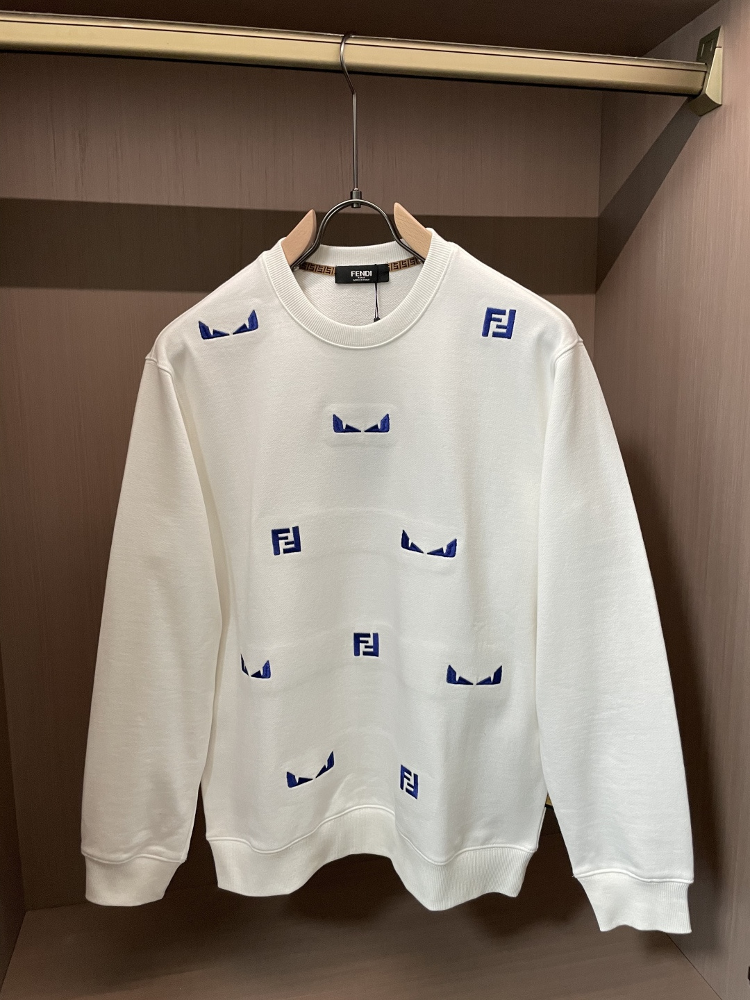 FD /秋冬新品 定制顶级卫衣棉,面料特别有质感,重工刺绣!冬季必备单品,保暖性好。男女通穿,细节到位,版型超赞,上身 FD /秋冬新品 定制顶级卫衣棉,面料特别有质感,重工刺绣!冬季必备单品,保暖性好。男女通穿,细节到位,版型超赞,上身