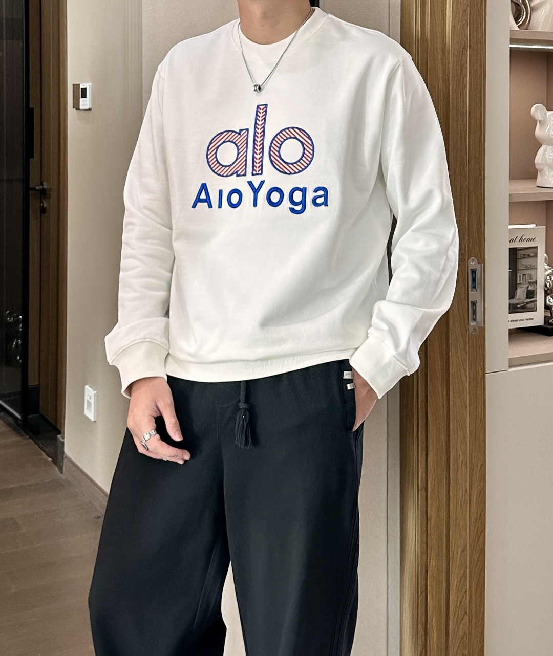 alo /秋冬新品 定制顶级卫衣棉,面料特别有质感,重工刺绣!冬季必备单品,保暖性好。男女通穿,细节到位,版型超赞,上 alo /秋冬新品 定制顶级卫衣棉,面料特别有质感,重工刺绣!冬季必备单品,保暖性好。男女通穿,细节到位,版型超赞,上