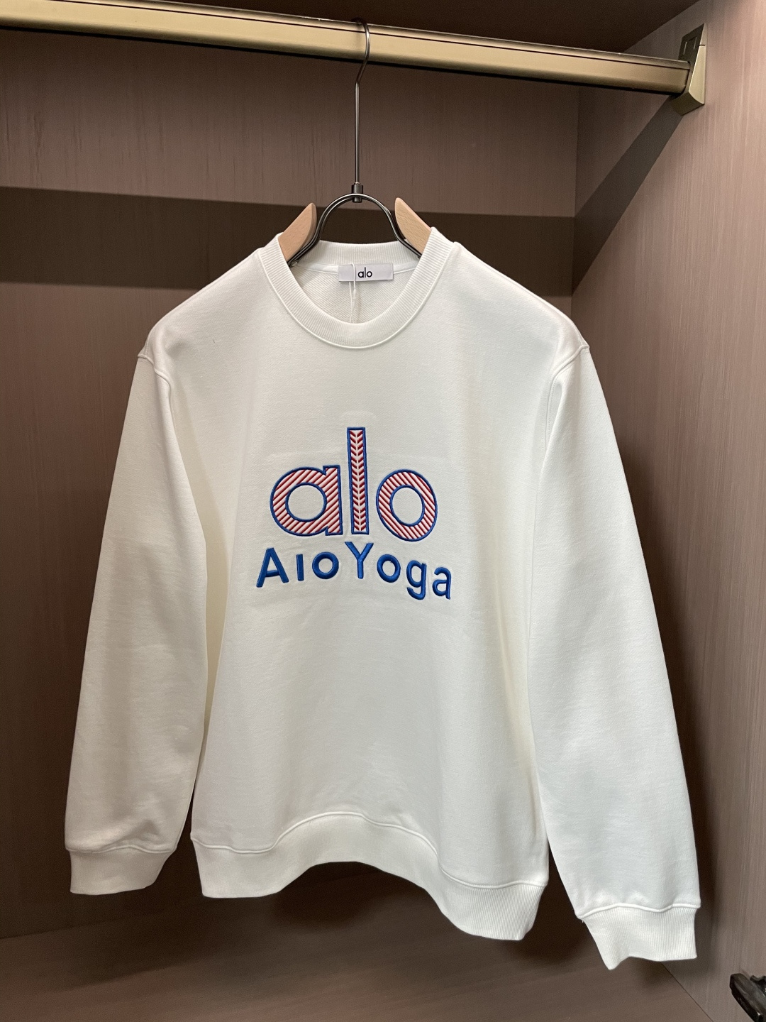 alo /秋冬新品 定制顶级卫衣棉,面料特别有质感,重工刺绣!冬季必备单品,保暖性好。男女通穿,细节到位,版型超赞,上 alo /秋冬新品 定制顶级卫衣棉,面料特别有质感,重工刺绣!冬季必备单品,保暖性好。男女通穿,细节到位,版型超赞,上