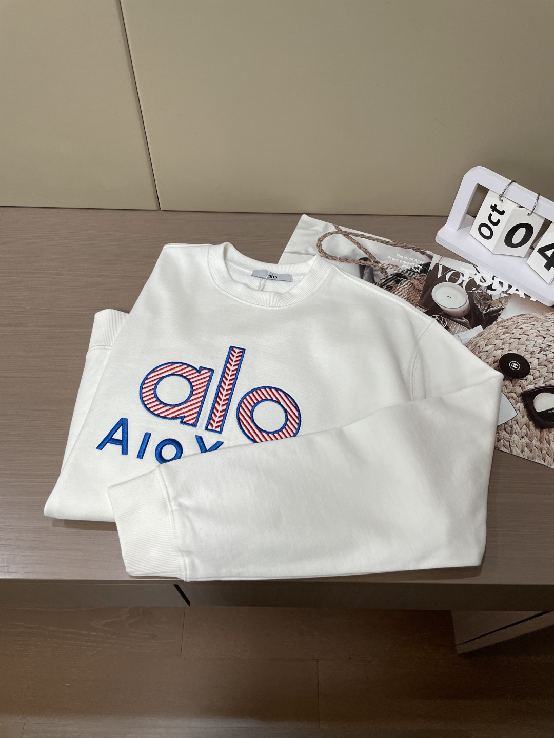 alo /秋冬新品 定制顶级卫衣棉,面料特别有质感,重工刺绣!冬季必备单品,保暖性好。男女通穿,细节到位,版型超赞,上 alo /秋冬新品 定制顶级卫衣棉,面料特别有质感,重工刺绣!冬季必备单品,保暖性好。男女通穿,细节到位,版型超赞,上