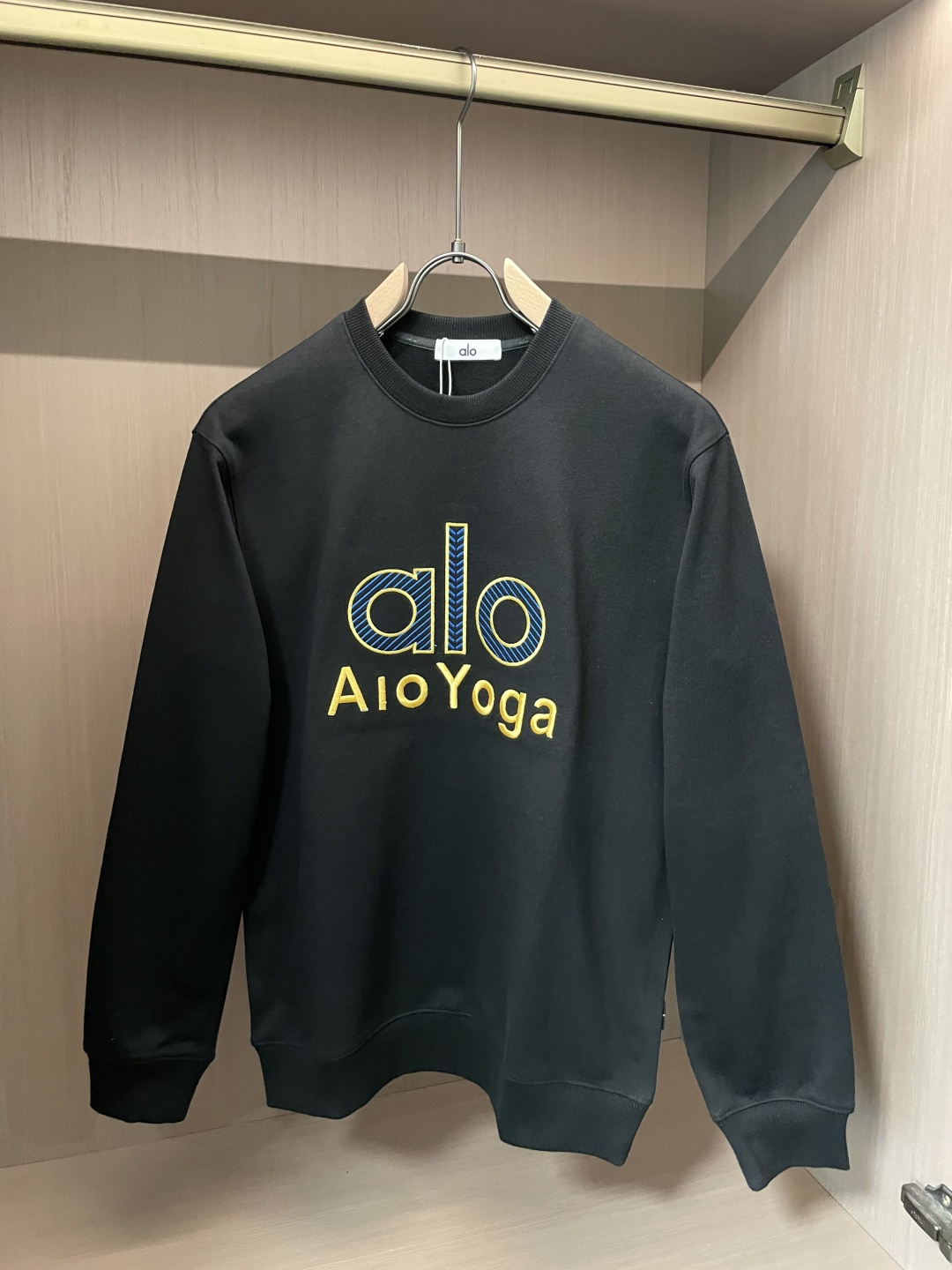 alo /秋冬新品 定制顶级卫衣棉,面料特别有质感,重工刺绣!冬季必备单品,保暖性好。男女通穿,细节到位,版型超赞,上 alo /秋冬新品 定制顶级卫衣棉,面料特别有质感,重工刺绣!冬季必备单品,保暖性好。男女通穿,细节到位,版型超赞,上