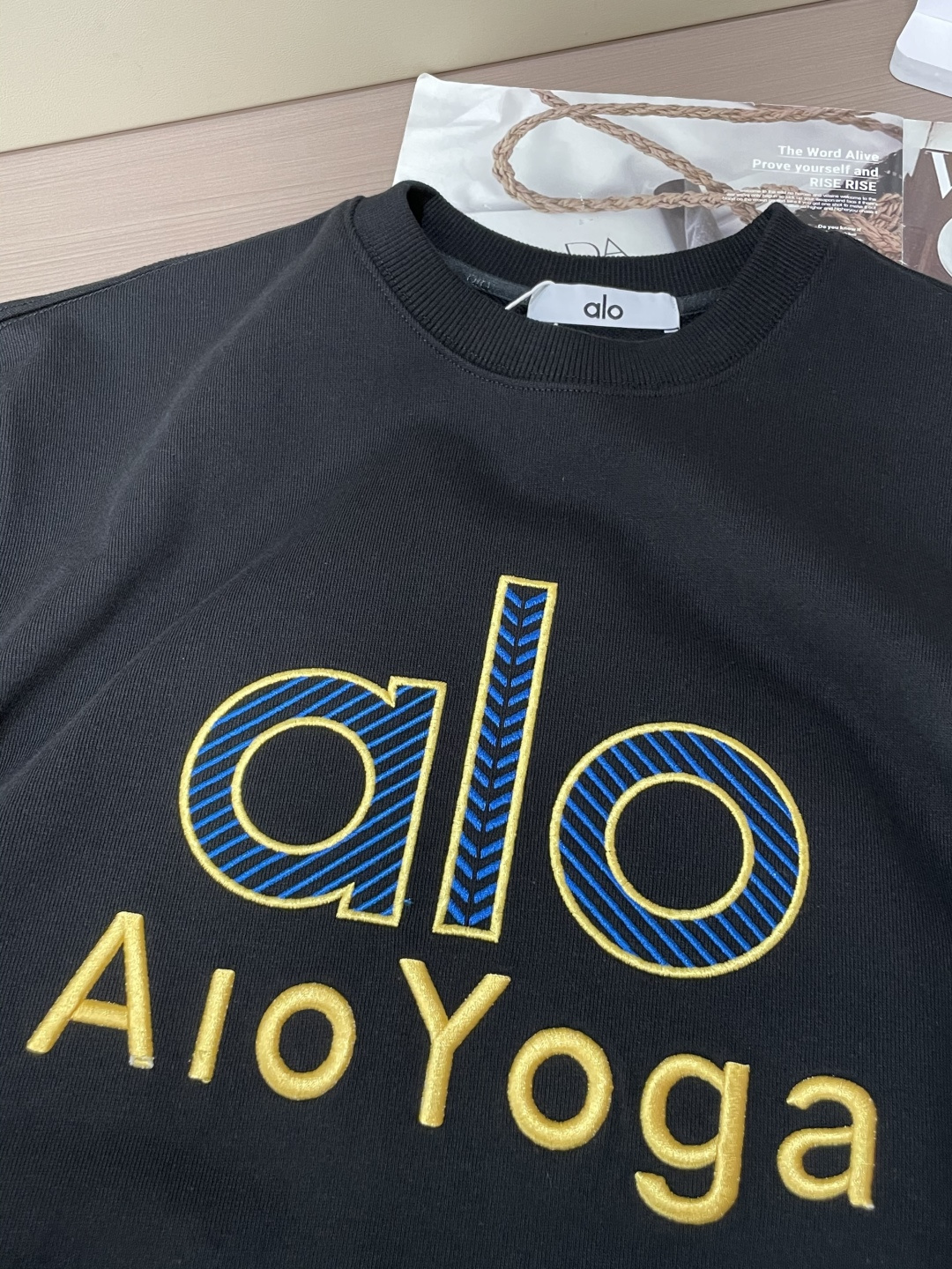 alo /秋冬新品 定制顶级卫衣棉,面料特别有质感,重工刺绣!冬季必备单品,保暖性好。男女通穿,细节到位,版型超赞,上 alo /秋冬新品 定制顶级卫衣棉,面料特别有质感,重工刺绣!冬季必备单品,保暖性好。男女通穿,细节到位,版型超赞,上