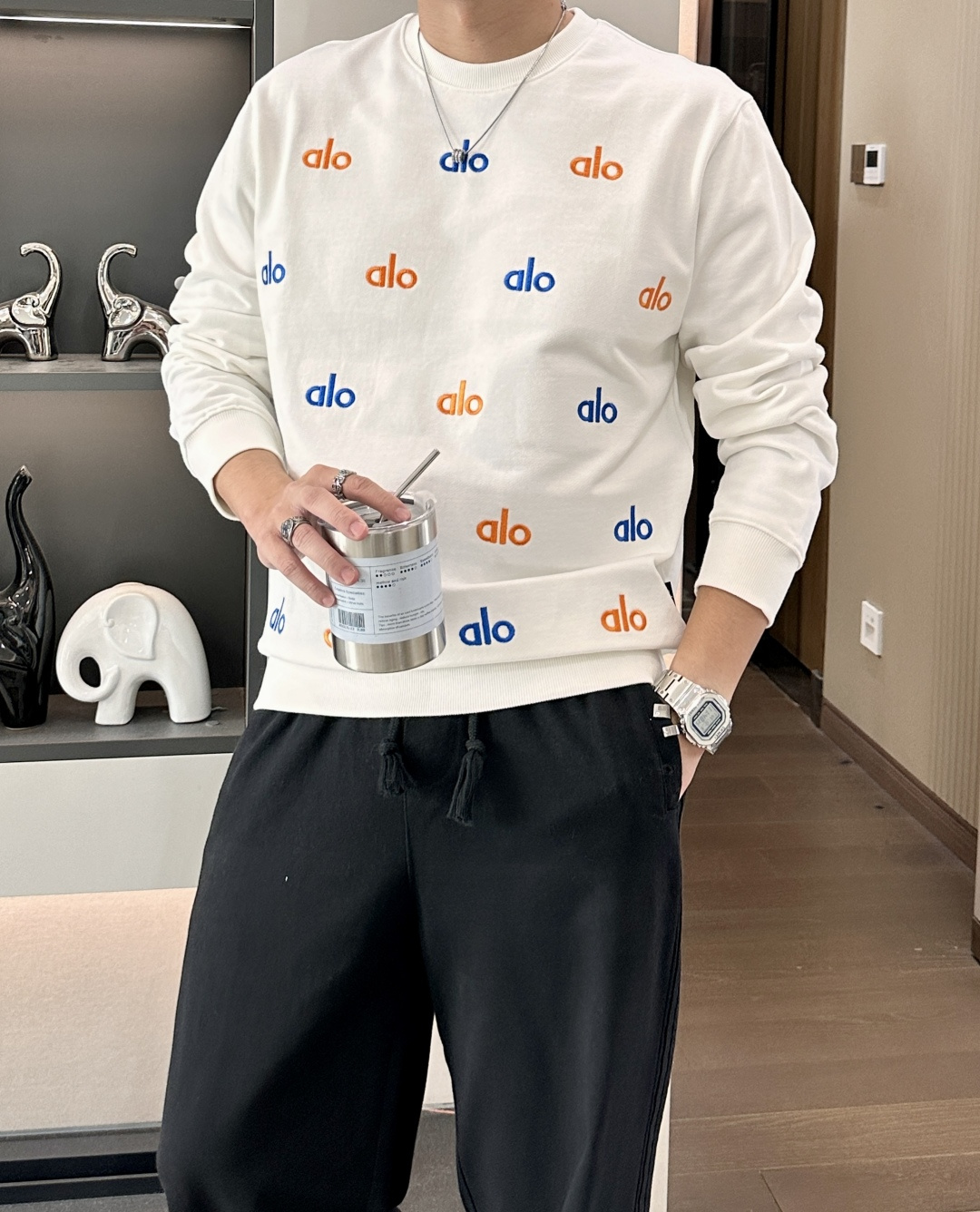 NO:571828,alo/2025 autumn and winter new products Customized top-quality sweatshirt cotton, the fabric has a special texture and heavy embroidery!  A must-have item in winter, it has good warmth retention. It can be worn by both men and women, the details are in place, the shape is awesome, and the upper body effect is very good!  Versatile item!  Size M-XXL,,hoodie,sweatshirts,alexander wang19860909alo/2025秋冬新品 定制顶级卫衣棉,面料特别有质感,重工刺绣！冬季必备单品,保暖性好.男女通穿,细节到位,版型超赞,上身效果非常好！百搭单品！尺码M-XXL,,hoodie,sweatshirts,alexander wang,Men's clothing