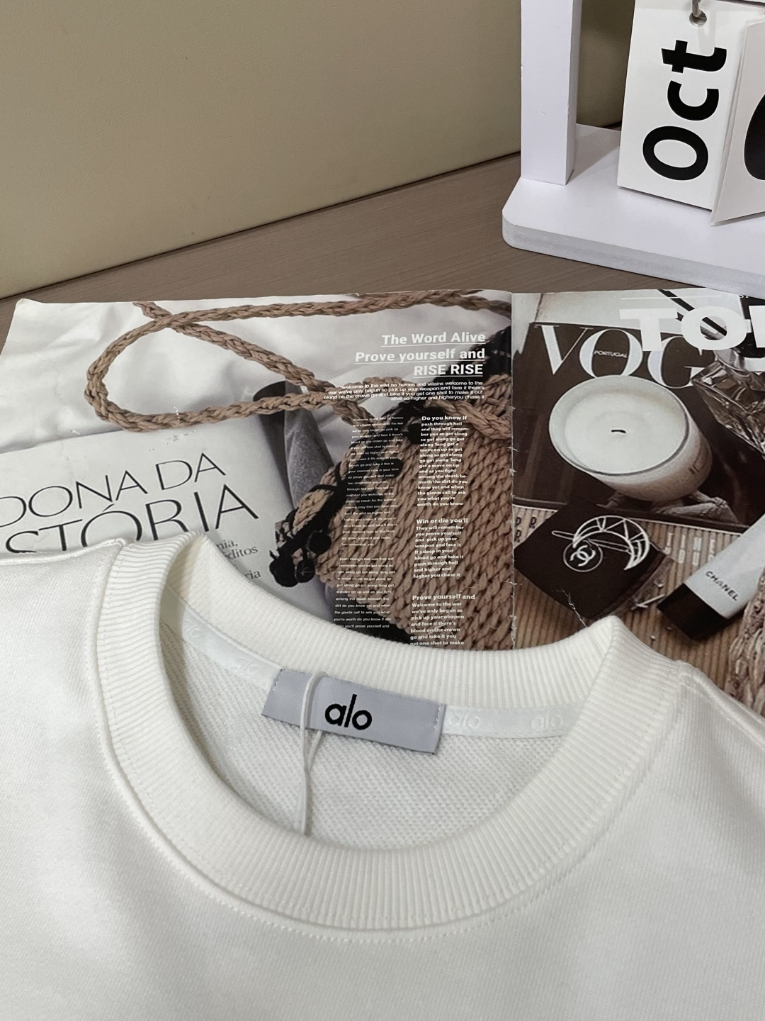 alo/秋冬新品 定制顶级卫衣棉,面料特别有质感,重工刺绣!冬季必备单品,保暖性好。男女通穿,细节到位,版型超赞,上身 alo/秋冬新品 定制顶级卫衣棉,面料特别有质感,重工刺绣!冬季必备单品,保暖性好。男女通穿,细节到位,版型超赞,上身
