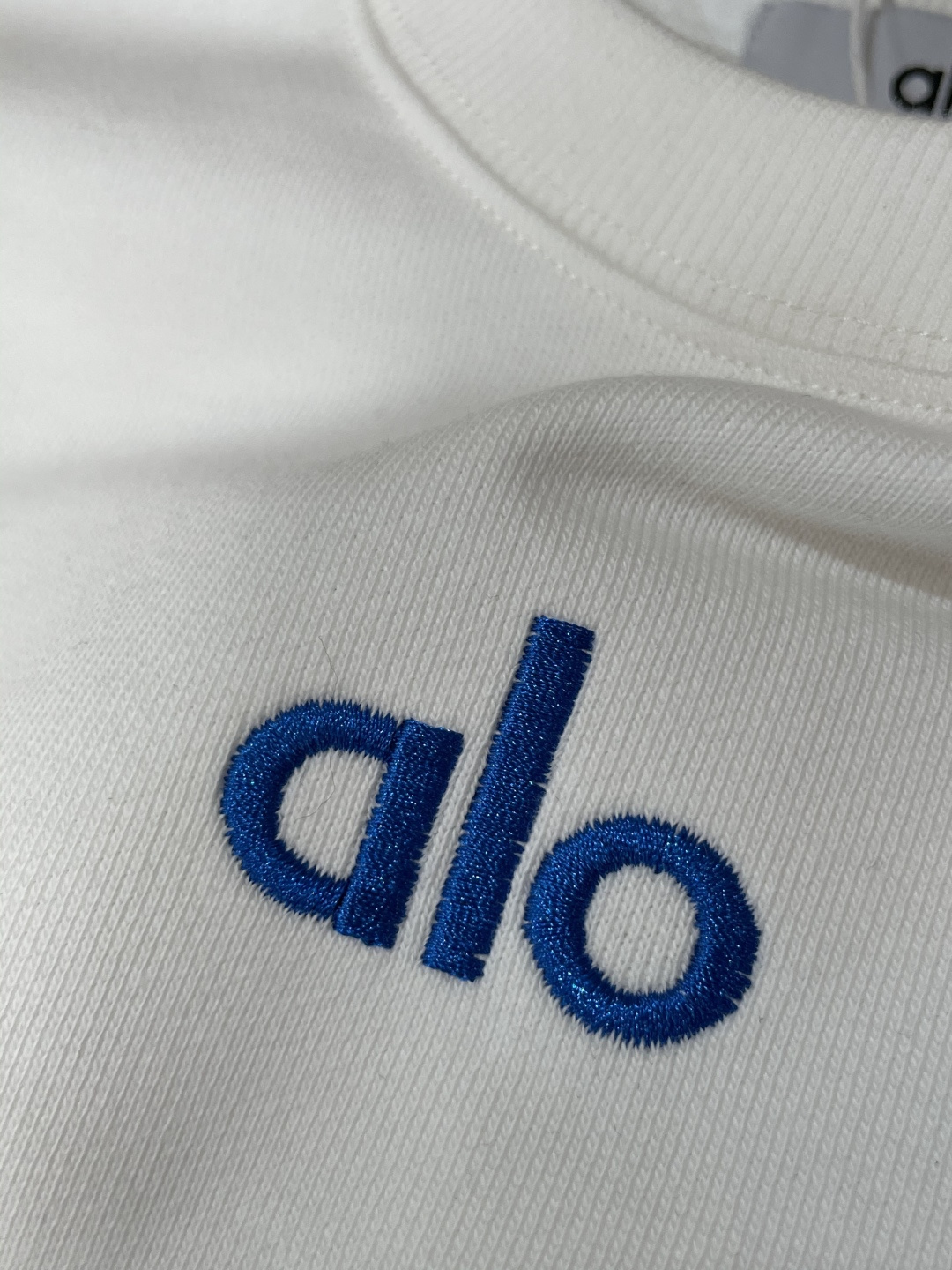 alo/秋冬新品 定制顶级卫衣棉,面料特别有质感,重工刺绣!冬季必备单品,保暖性好。男女通穿,细节到位,版型超赞,上身 alo/秋冬新品 定制顶级卫衣棉,面料特别有质感,重工刺绣!冬季必备单品,保暖性好。男女通穿,细节到位,版型超赞,上身