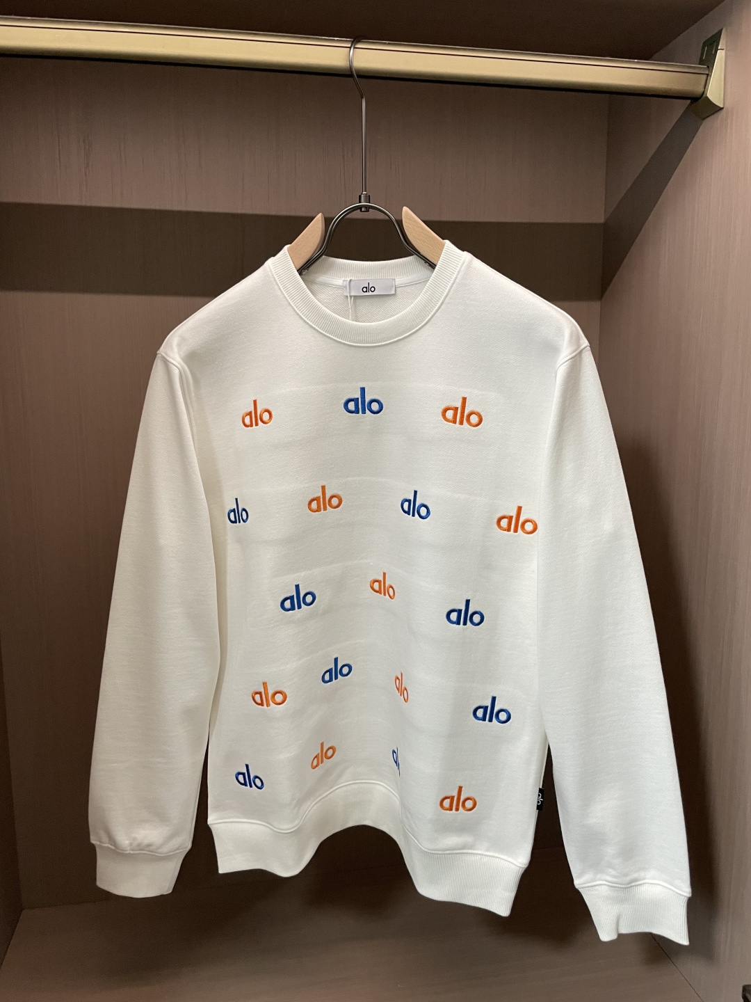 alo/秋冬新品 定制顶级卫衣棉,面料特别有质感,重工刺绣!冬季必备单品,保暖性好。男女通穿,细节到位,版型超赞,上身 alo/秋冬新品 定制顶级卫衣棉,面料特别有质感,重工刺绣!冬季必备单品,保暖性好。男女通穿,细节到位,版型超赞,上身