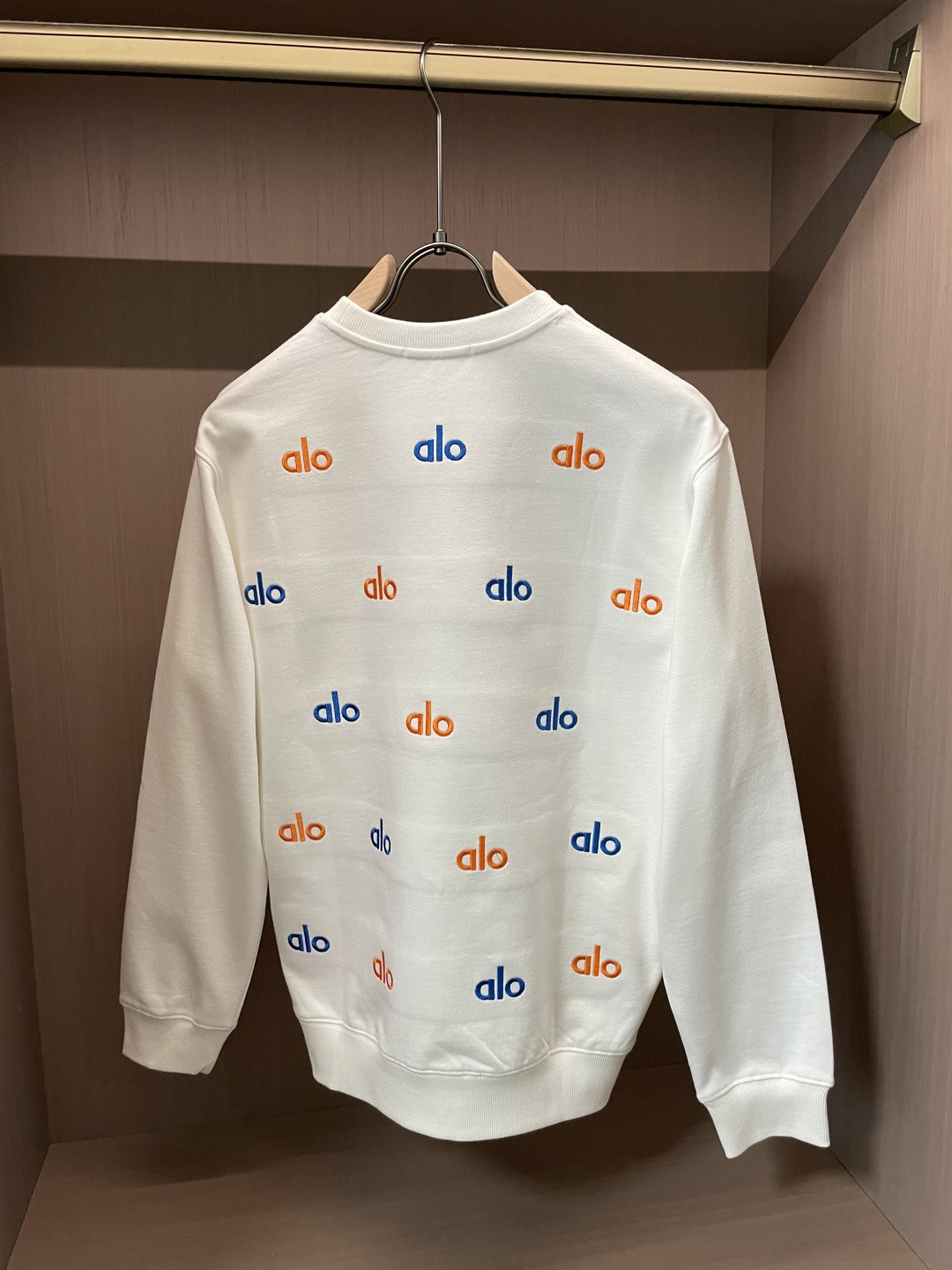 alo/秋冬新品 定制顶级卫衣棉,面料特别有质感,重工刺绣!冬季必备单品,保暖性好。男女通穿,细节到位,版型超赞,上身 alo/秋冬新品 定制顶级卫衣棉,面料特别有质感,重工刺绣!冬季必备单品,保暖性好。男女通穿,细节到位,版型超赞,上身