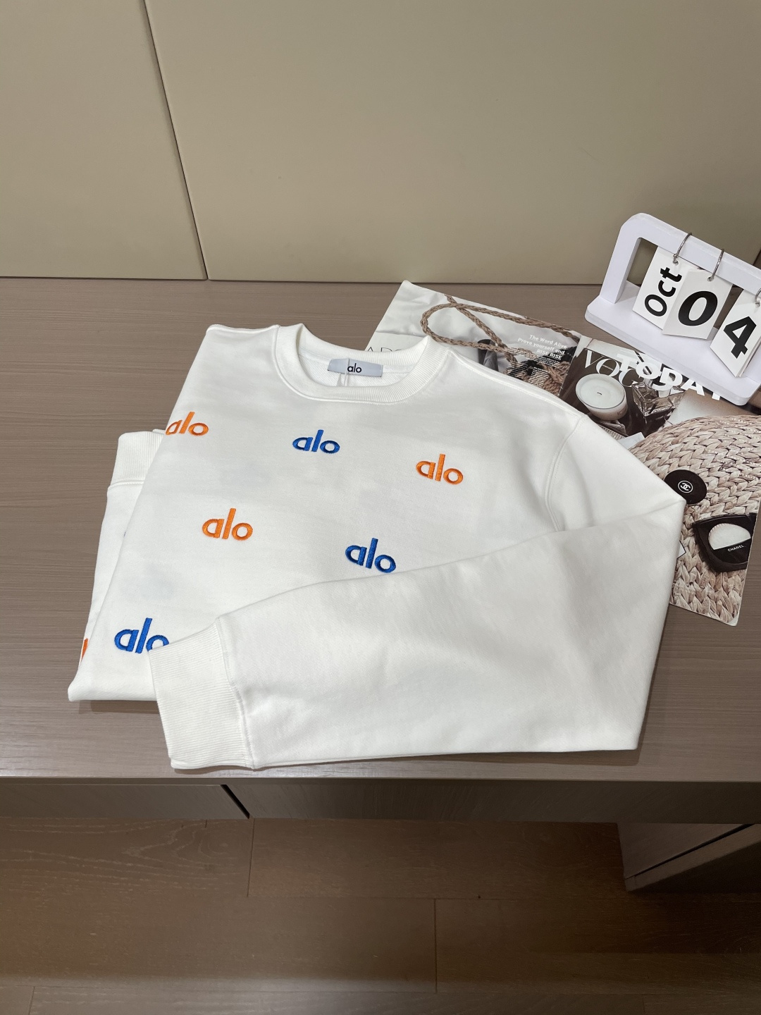 alo/秋冬新品 定制顶级卫衣棉,面料特别有质感,重工刺绣!冬季必备单品,保暖性好。男女通穿,细节到位,版型超赞,上身 alo/秋冬新品 定制顶级卫衣棉,面料特别有质感,重工刺绣!冬季必备单品,保暖性好。男女通穿,细节到位,版型超赞,上身