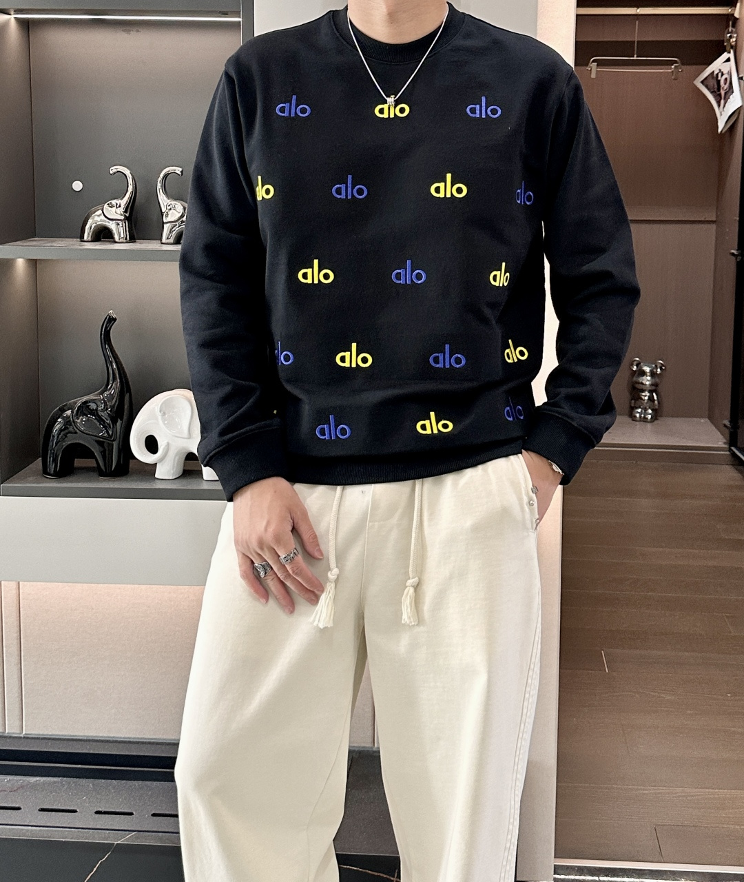 alo /秋冬新品 定制顶级卫衣棉,面料特别有质感,重工刺绣!冬季必备单品,保暖性好。男女通穿,细节到位,版型超赞,上 alo /秋冬新品 定制顶级卫衣棉,面料特别有质感,重工刺绣!冬季必备单品,保暖性好。男女通穿,细节到位,版型超赞,上