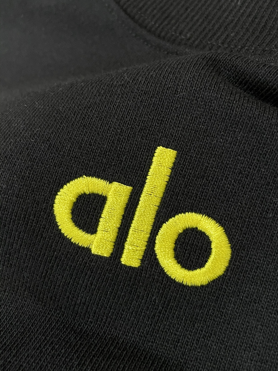 alo /秋冬新品 定制顶级卫衣棉,面料特别有质感,重工刺绣!冬季必备单品,保暖性好。男女通穿,细节到位,版型超赞,上 alo /秋冬新品 定制顶级卫衣棉,面料特别有质感,重工刺绣!冬季必备单品,保暖性好。男女通穿,细节到位,版型超赞,上