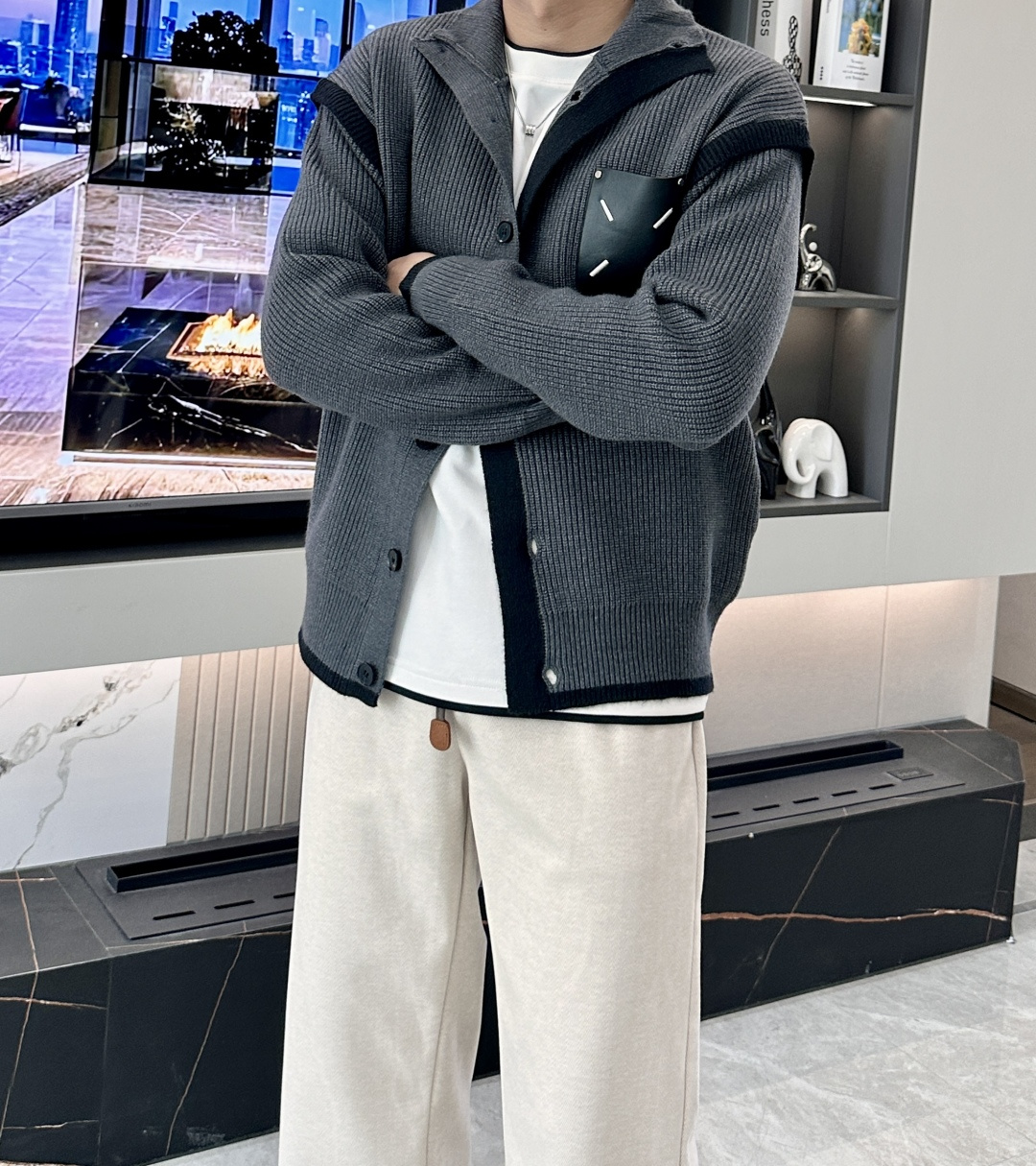 马吉拉 FW25秋冬新品经典开衫毛衣-对色定染羊毛混纺棉纱线，高克重高密度超高品质，毛料柔软细腻亲肤，触