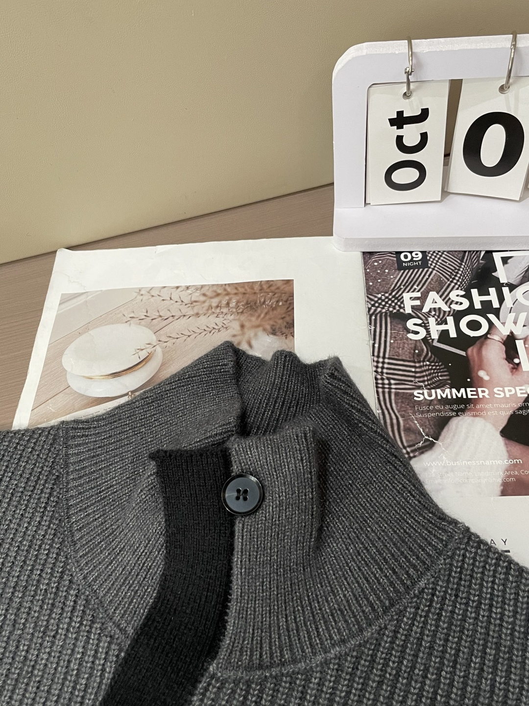 马吉拉 FW25秋冬新品经典开衫毛衣-对色定染羊毛混纺棉纱线，高克重高密度超高品质，毛料柔软细腻亲肤，触