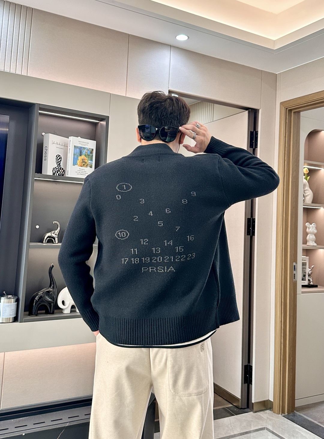 马吉拉 FW25秋冬新品经典开衫毛衣-对色定染羊毛混纺棉纱线，高克重高密度超高品质，毛料柔软细腻亲肤，触