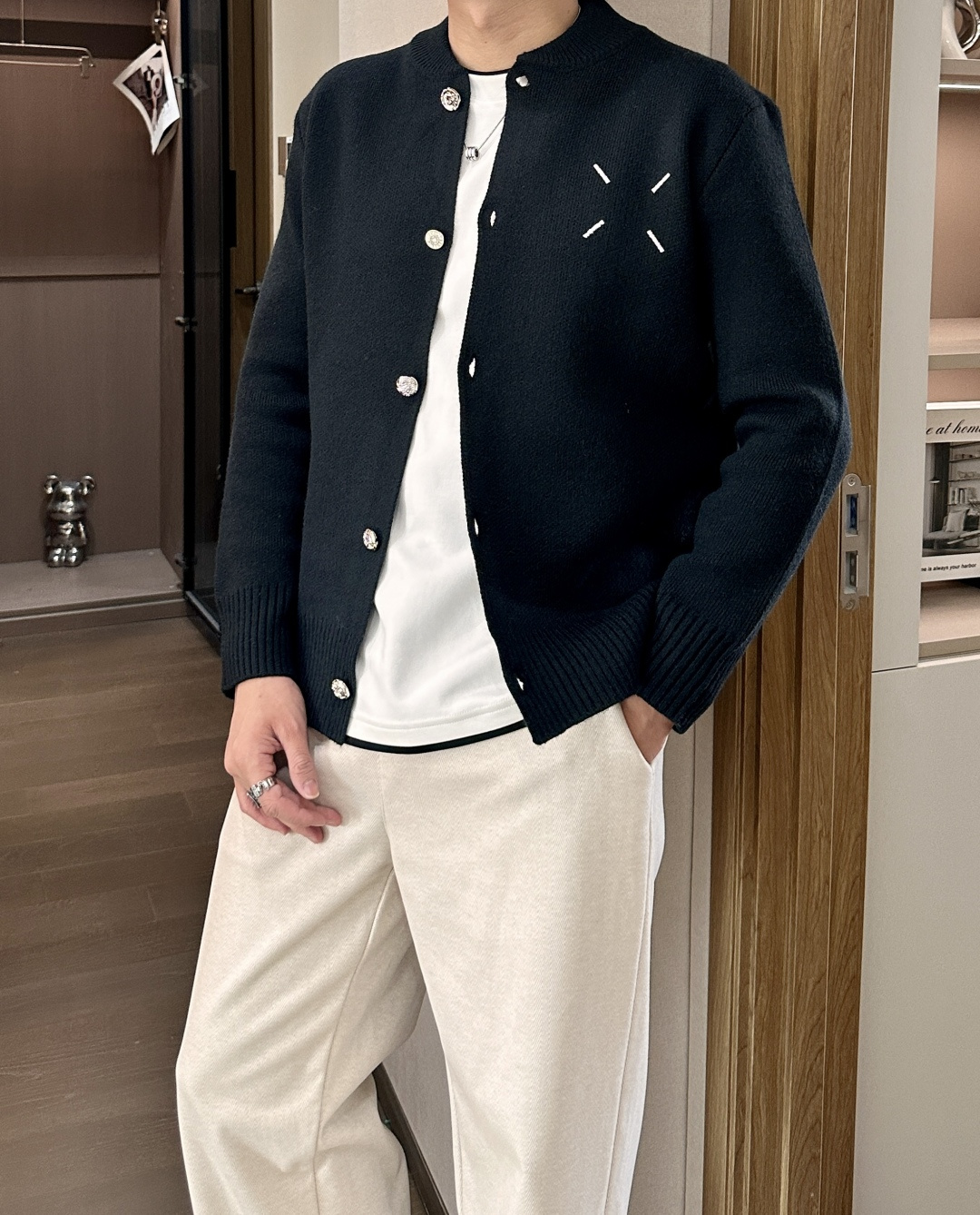 马吉拉 FW25秋冬新品经典开衫毛衣-对色定染羊毛混纺棉纱线，高克重高密度超高品质，毛料柔软细腻亲肤，触