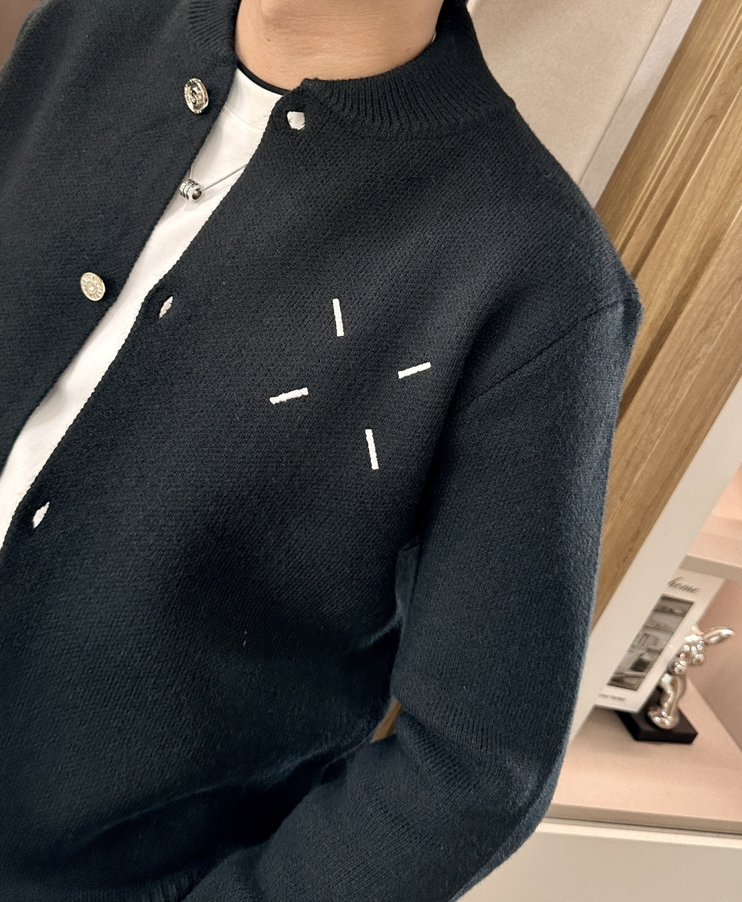 马吉拉 FW25秋冬新品经典开衫毛衣-对色定染羊毛混纺棉纱线，高克重高密度超高品质，毛料柔软细腻亲肤，触