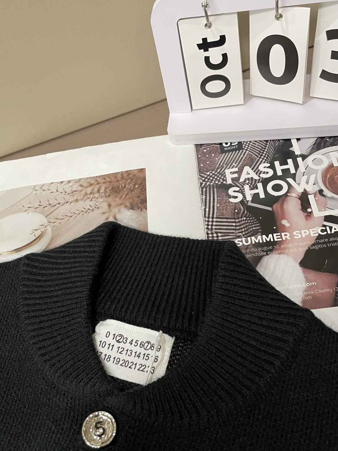 马吉拉 FW25秋冬新品经典开衫毛衣-对色定染羊毛混纺棉纱线，高克重高密度超高品质，毛料柔软细腻亲肤，触