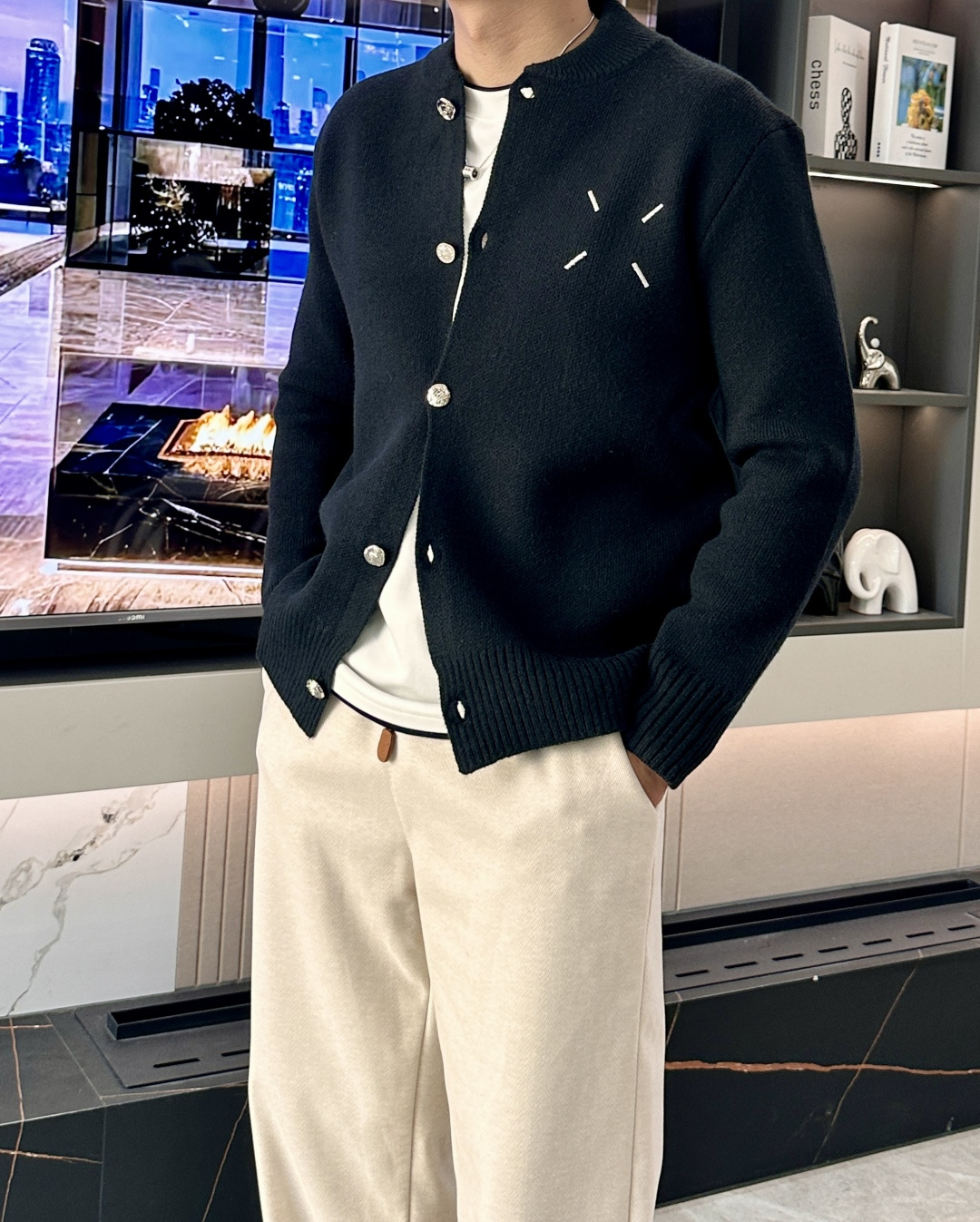 马吉拉 FW25秋冬新品经典开衫毛衣-对色定染羊毛混纺棉纱线，高克重高密度超高品质，毛料柔软细腻亲肤，触