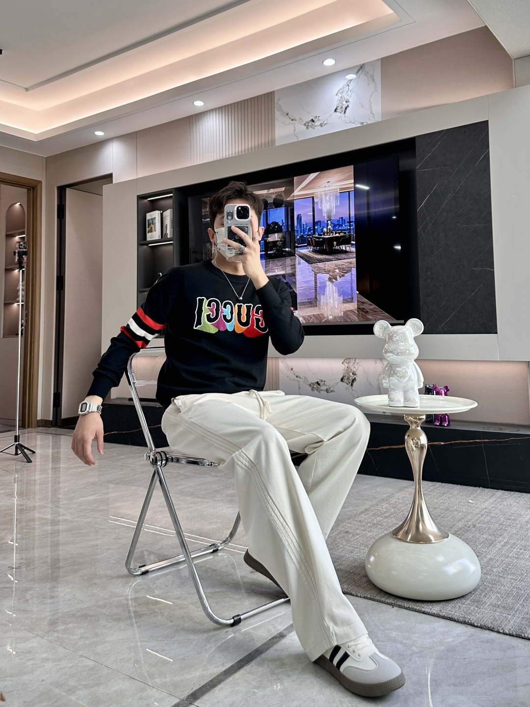 Gucc 2025秋冬 高级定制 都市风十足 经典简约大气圆领打底针织毛衣。 采用进口羊毛混纺面料 柔软