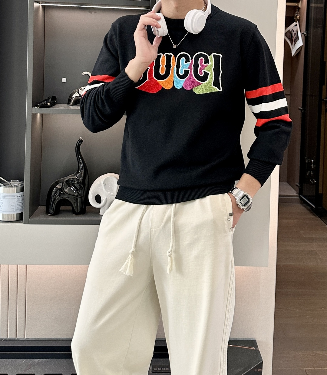 Gucc 2025秋冬 高级定制 都市风十足 经典简约大气圆领打底针织毛衣。 采用进口羊毛混纺面料 柔软