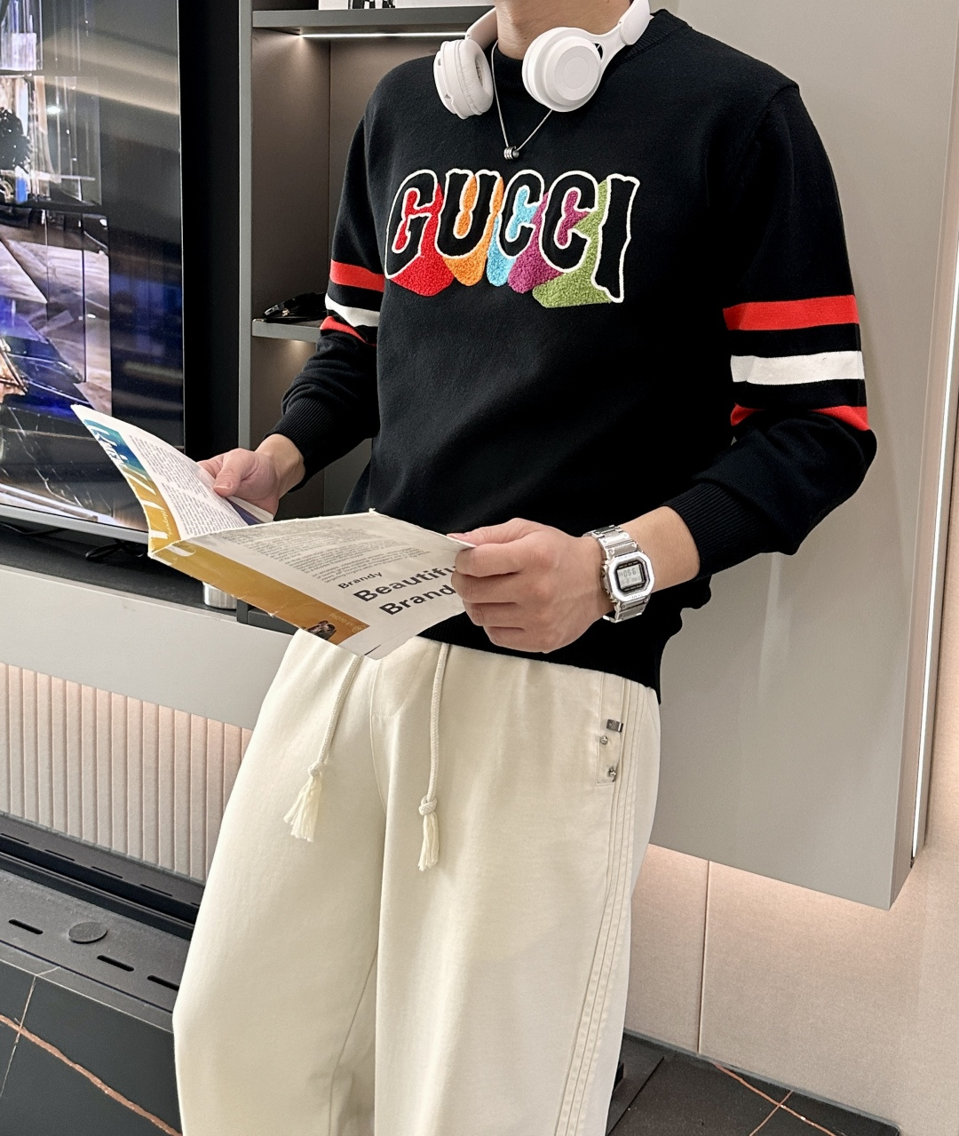 Gucc 2025秋冬 高级定制 都市风十足 经典简约大气圆领打底针织毛衣。 采用进口羊毛混纺面料 柔软