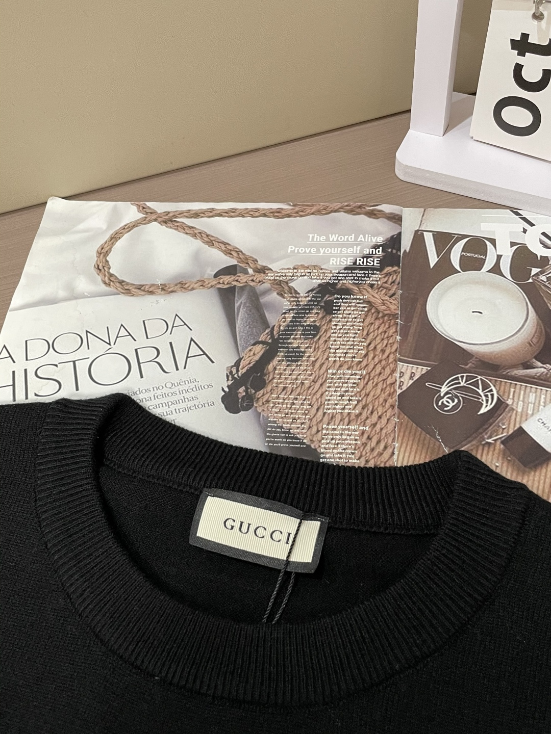 Gucc 2025秋冬 高级定制 都市风十足 经典简约大气圆领打底针织毛衣。 采用进口羊毛混纺面料 柔软