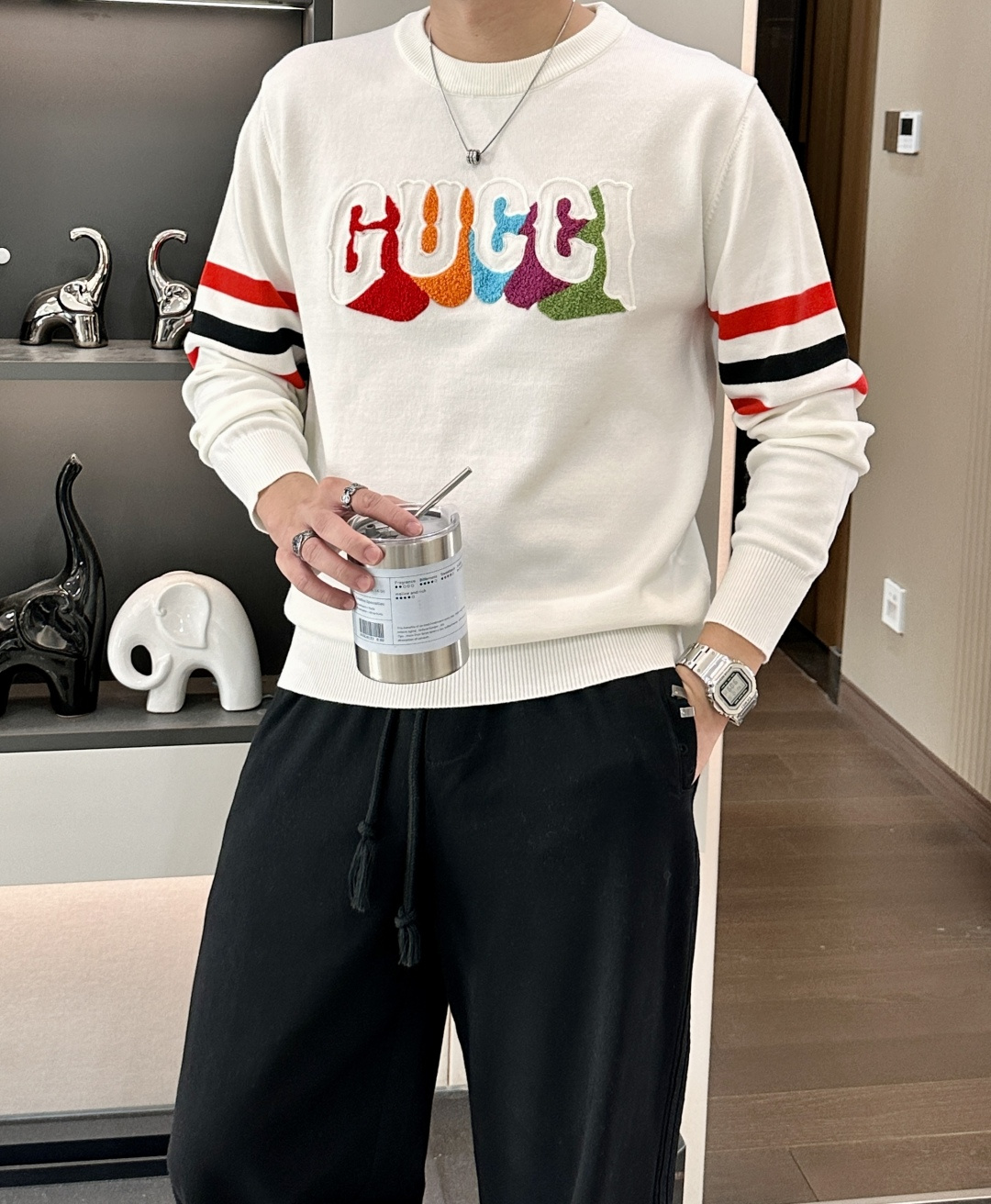 Gucc 2025秋冬 高级定制 都市风十足 经典简约大气圆领打底针织毛衣。 采用进口羊毛混纺面料 柔软