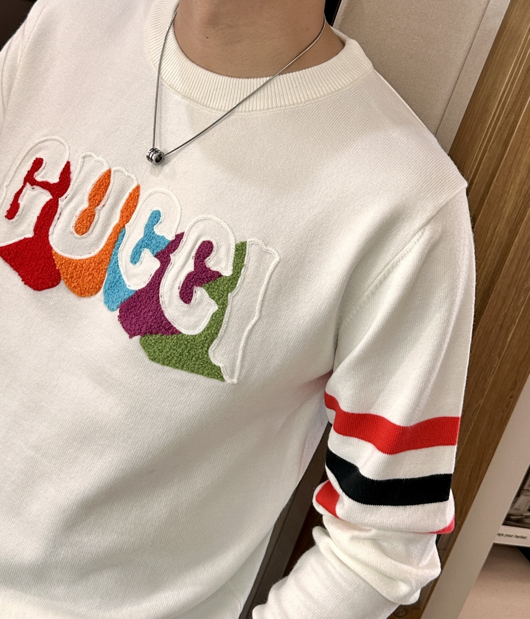 Gucc 2025秋冬 高级定制 都市风十足 经典简约大气圆领打底针织毛衣。 采用进口羊毛混纺面料 柔软