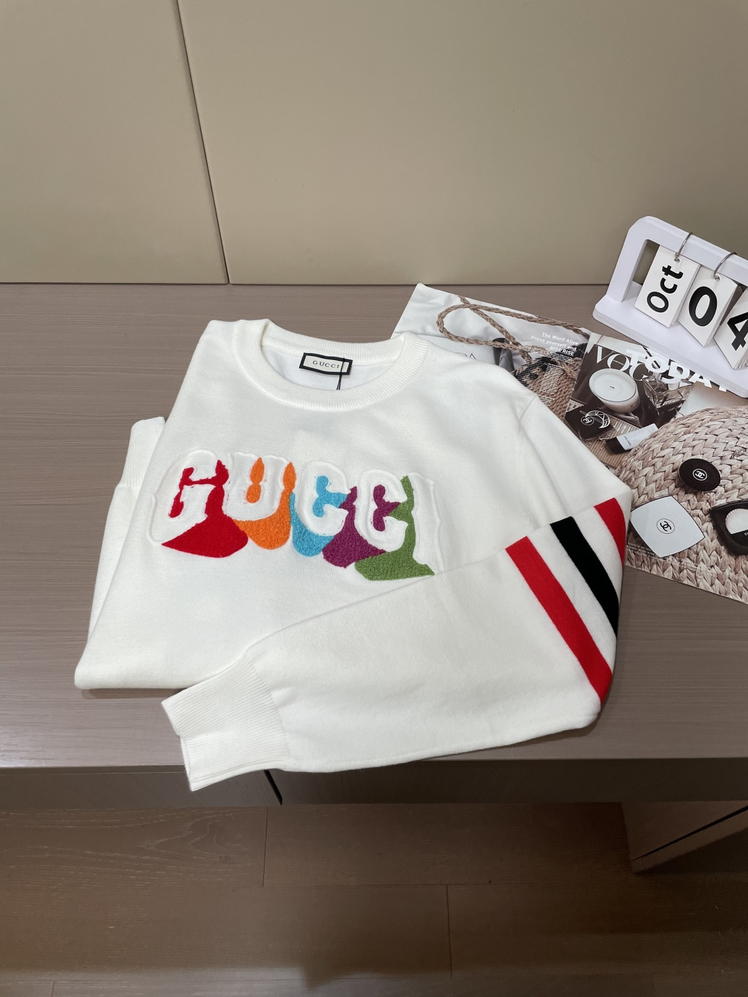 Gucc 2025秋冬 高级定制 都市风十足 经典简约大气圆领打底针织毛衣。 采用进口羊毛混纺面料 柔软