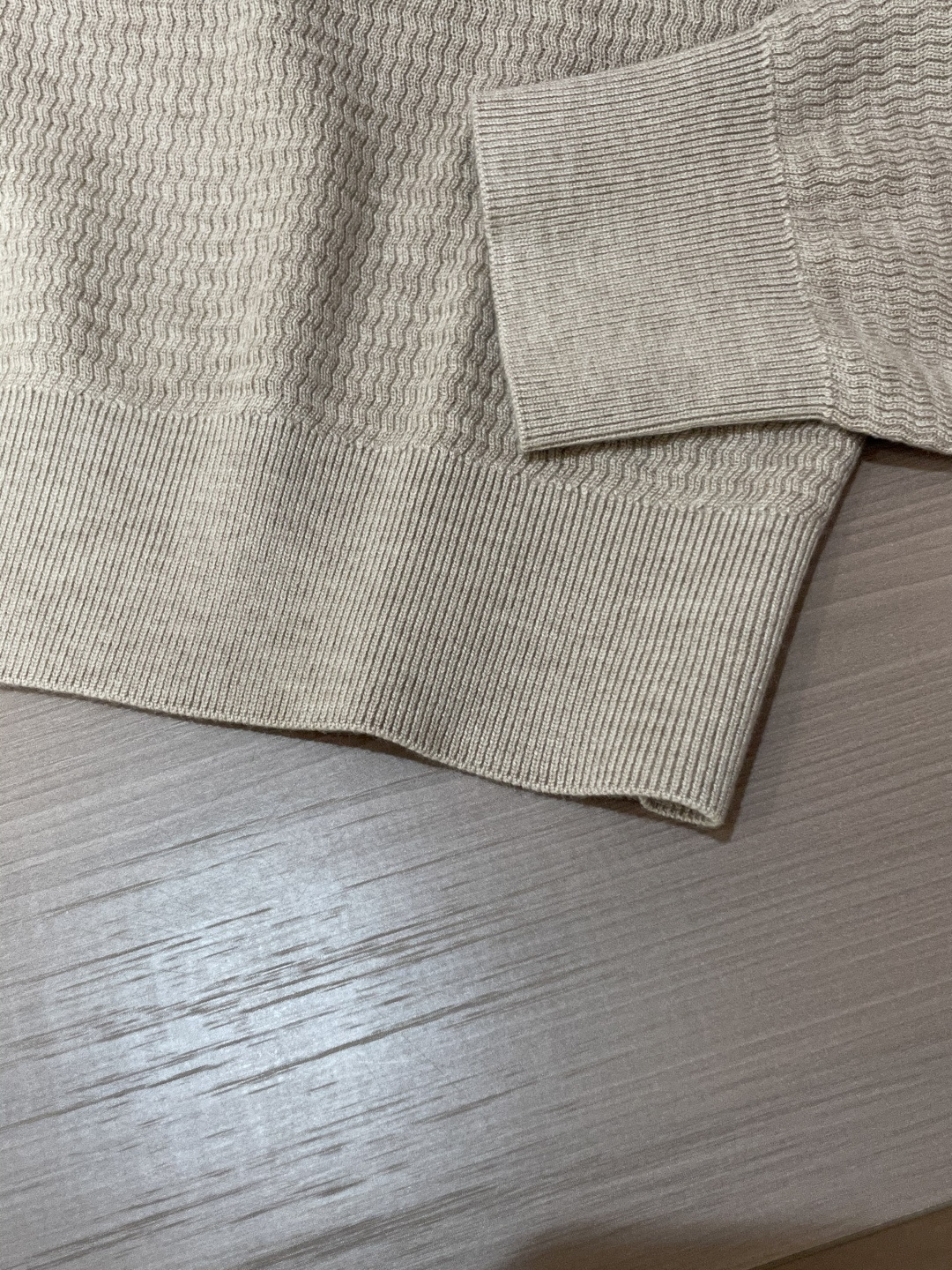 lP🆕家 2025春夏最新男士无纽扣翻领长袖针织衫，精选羊毛羊绒混纺面料制成， 80支超柔织物，14针密