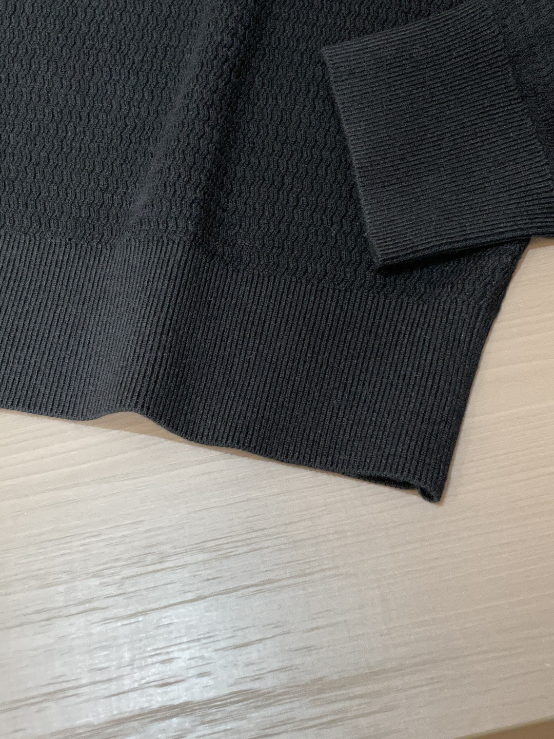 lP🆕家 2025春夏最新男士无纽扣翻领长袖针织衫，精选羊毛羊绒混纺面料制成， 80支超柔织物，14针密