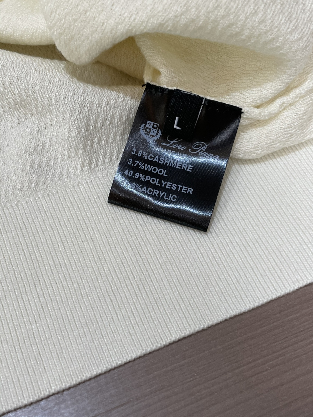 lP🆕家 2025春夏最新男士无纽扣翻领长袖针织衫，精选羊毛羊绒混纺面料制成， 80支超柔织物，14针密