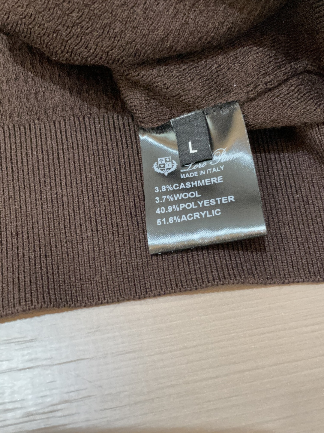 lP🆕家 2025春夏最新男士无纽扣翻领长袖针织衫，精选羊毛羊绒混纺面料制成， 80支超柔织物，14针密