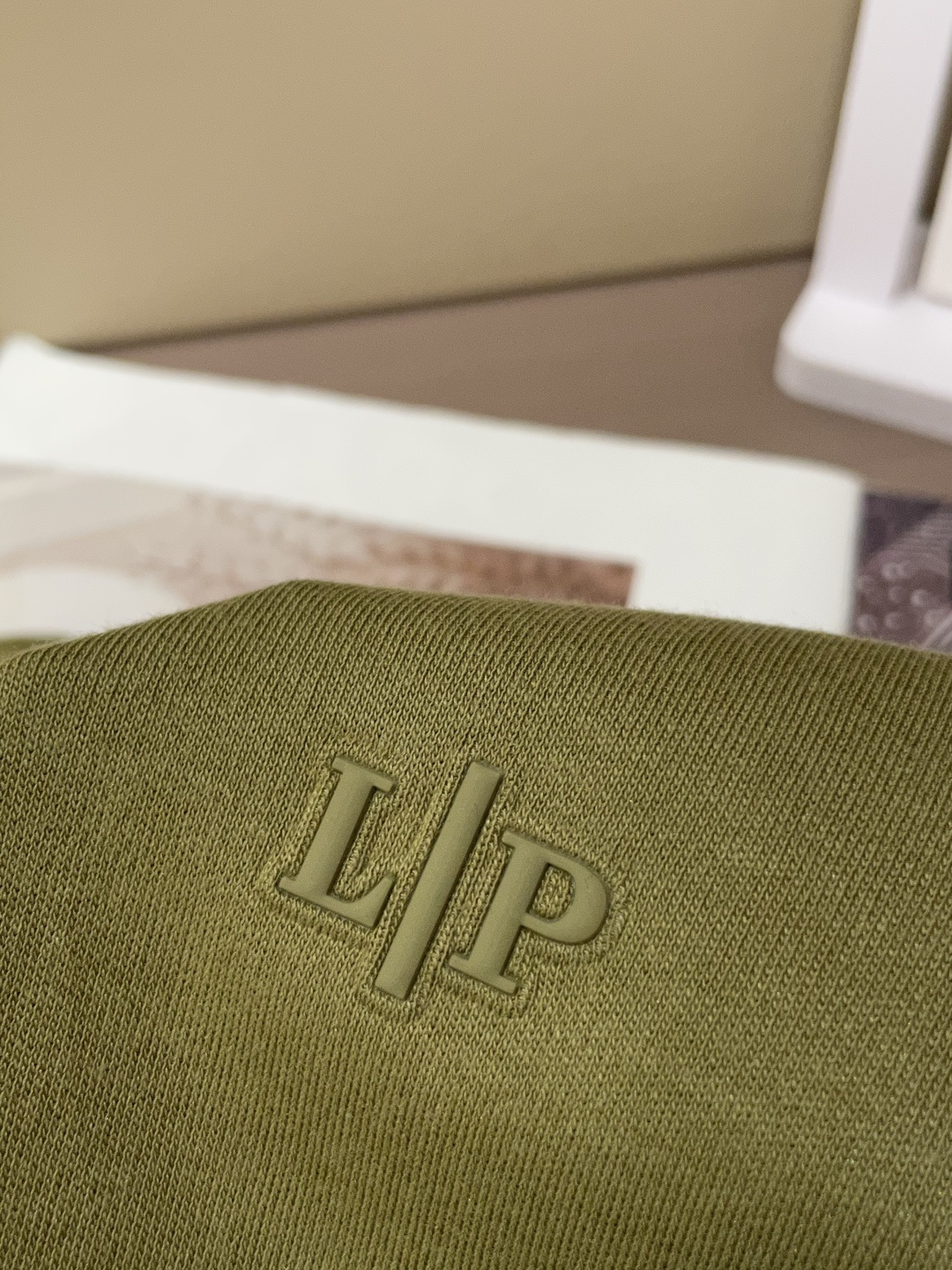 型号W-2539#，lP🆕家 2025秋冬最新字母徽标男士起角圆领长袖T恤，传统圆领套头款式，简单大方，