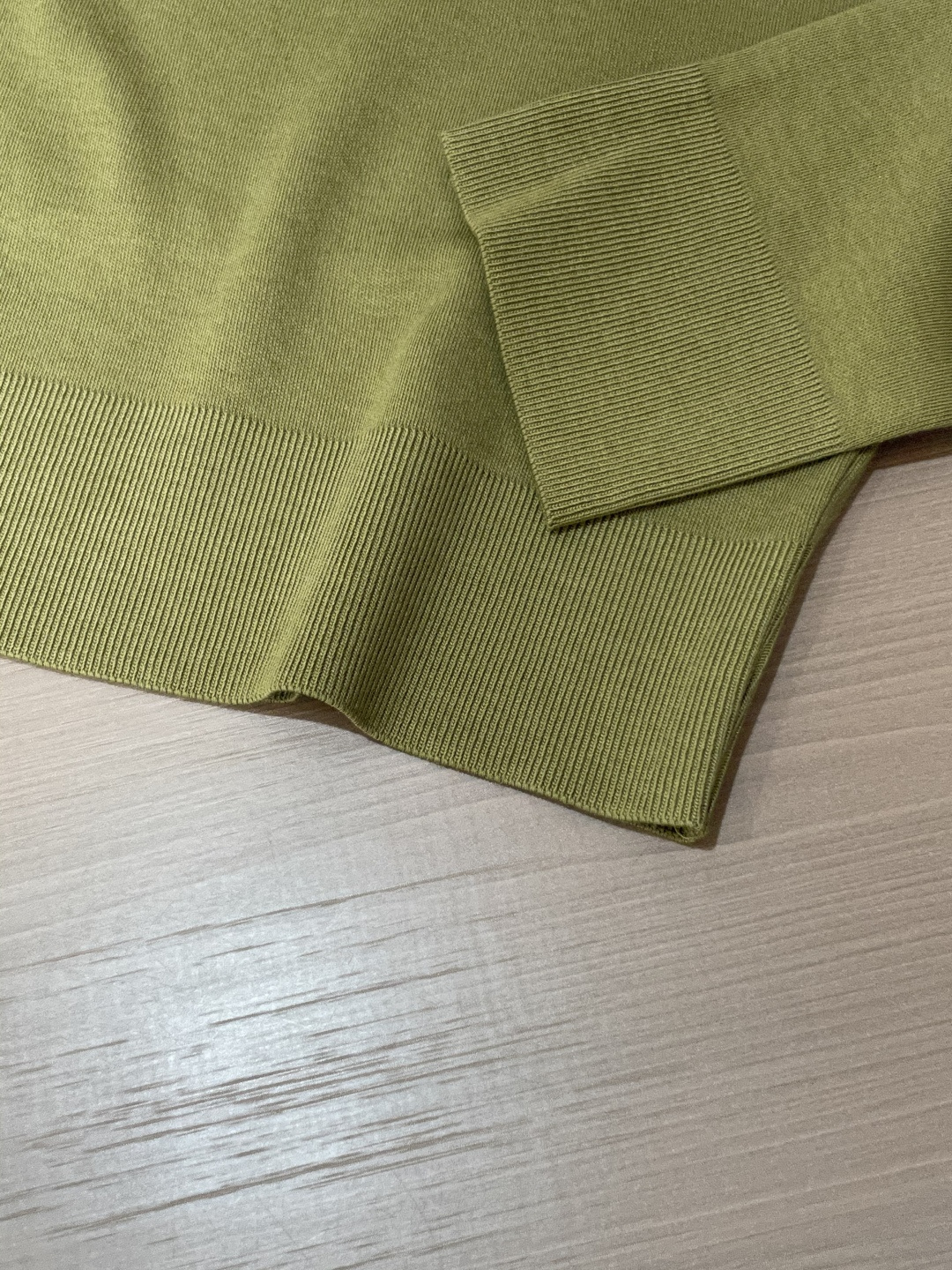 型号W-2539#，lP🆕家 2025秋冬最新字母徽标男士起角圆领长袖T恤，传统圆领套头款式，简单大方，